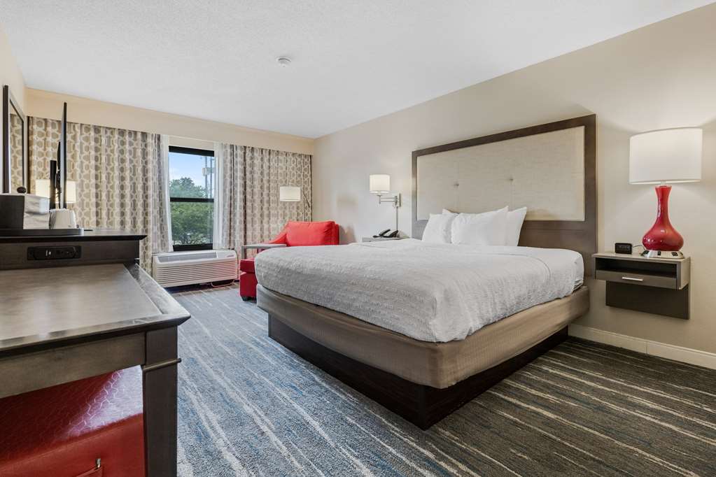 Hampton Inn & Suites Memphis-Wolfchase Galler-guestroom-Guest Room,On-Site.jpg