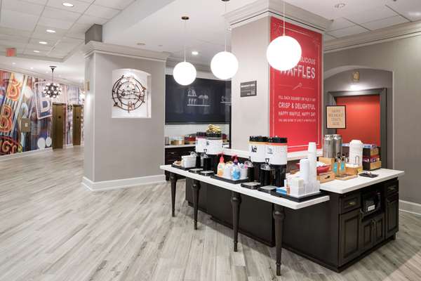 Amenities - Hampton Inn & Suites Peabody Place Memphis