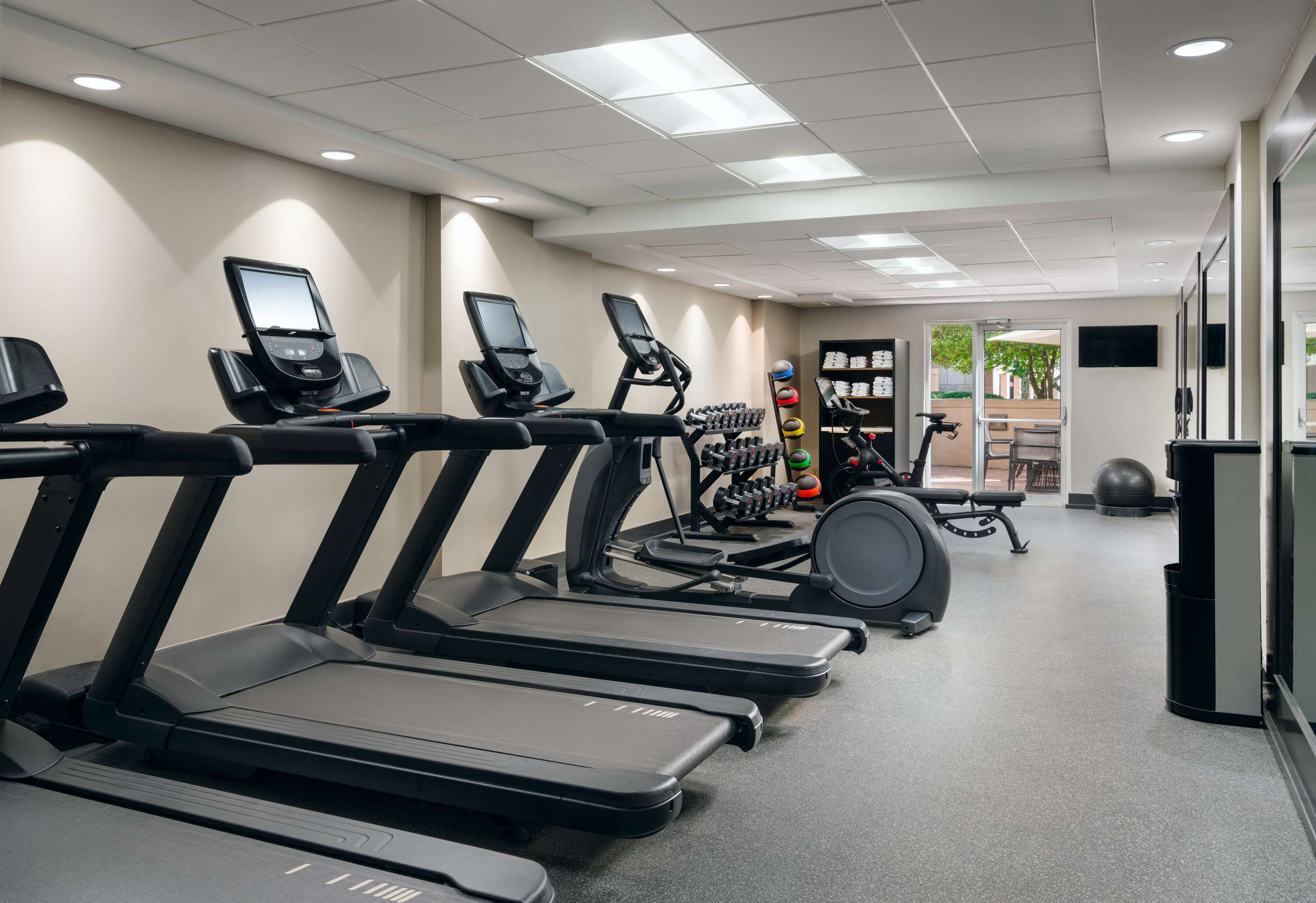Health club fitness center gym | Embassy Suites Memphis