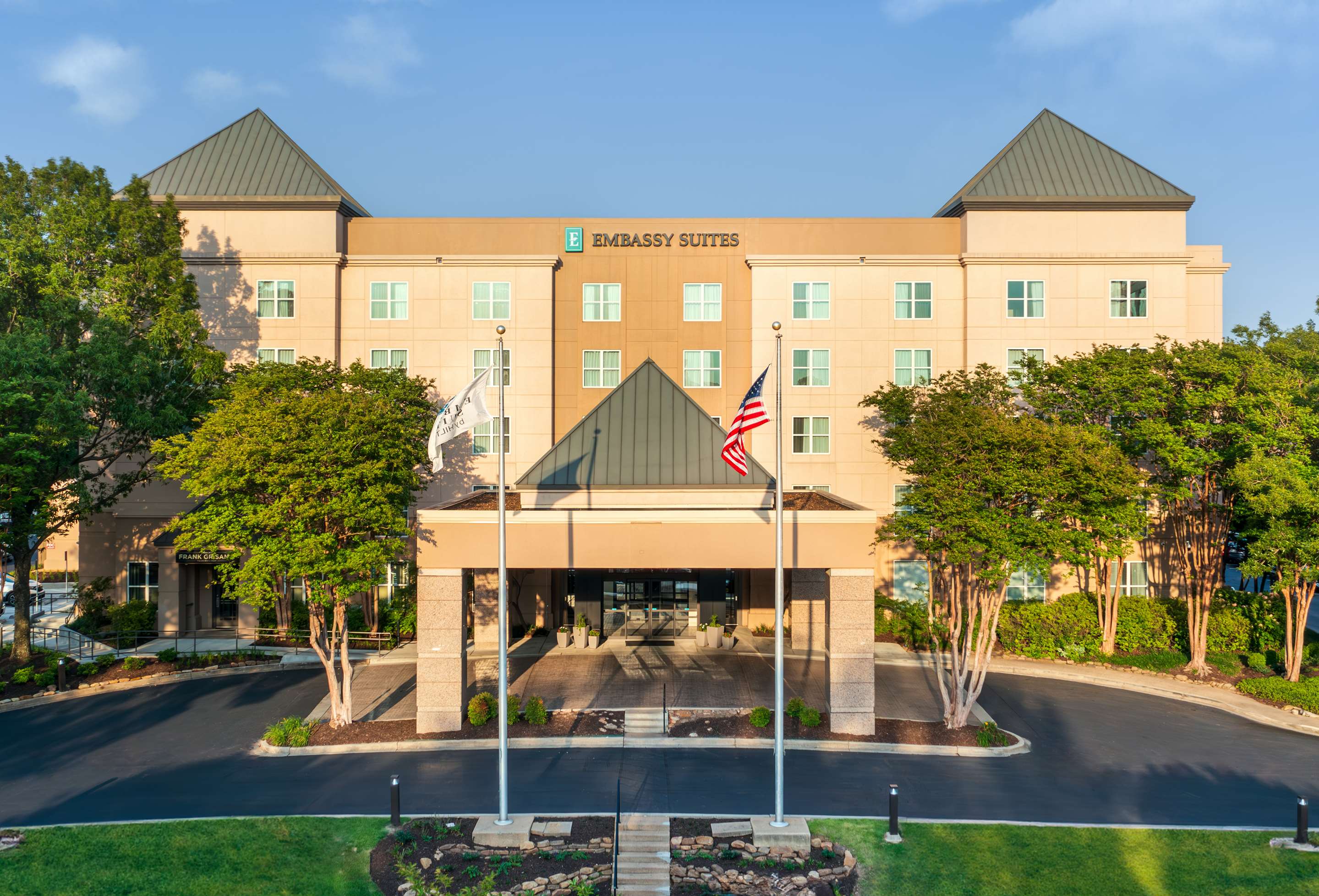 Exterior | Embassy Suites Memphis