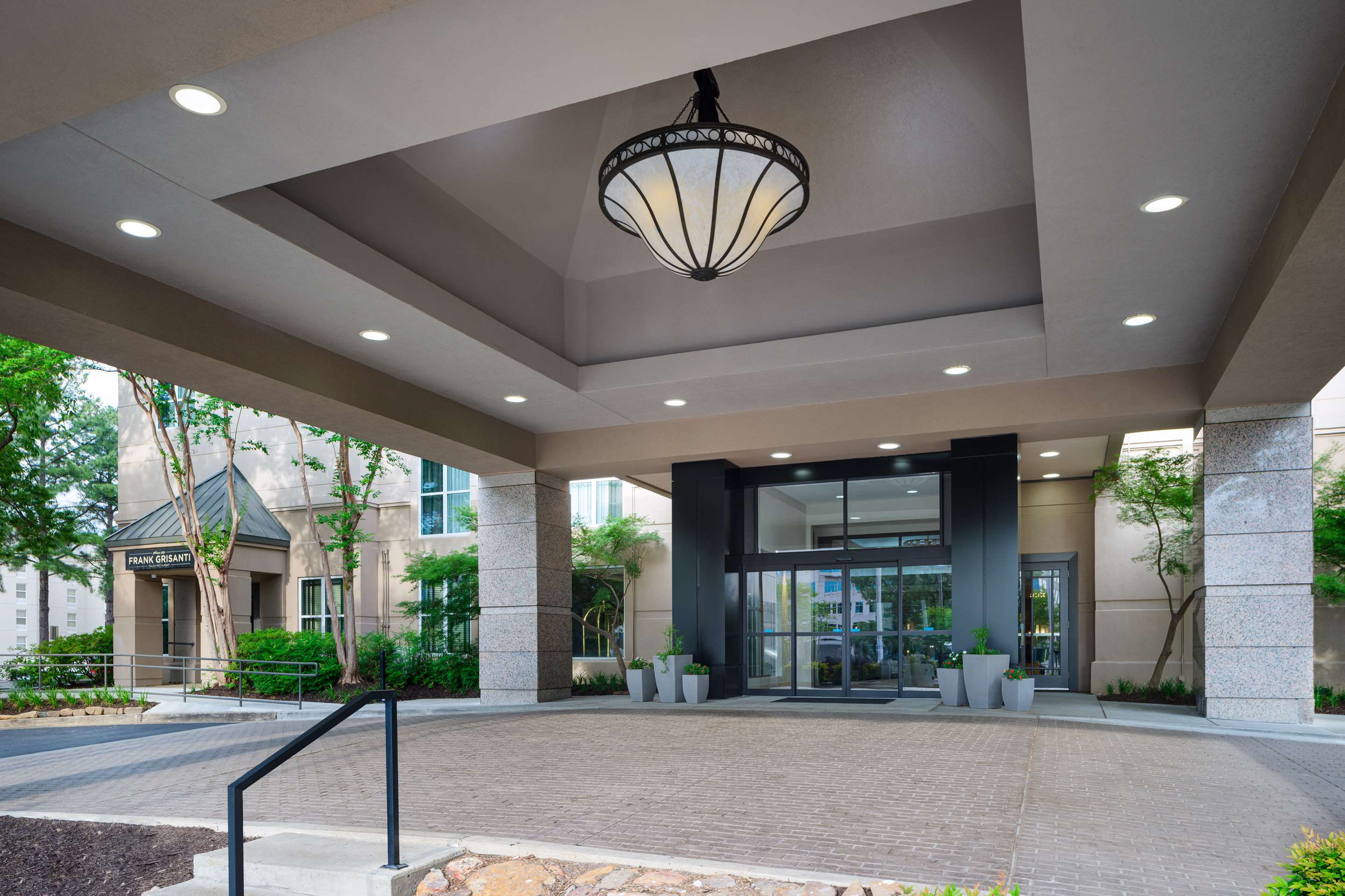 Exterior | Embassy Suites Memphis