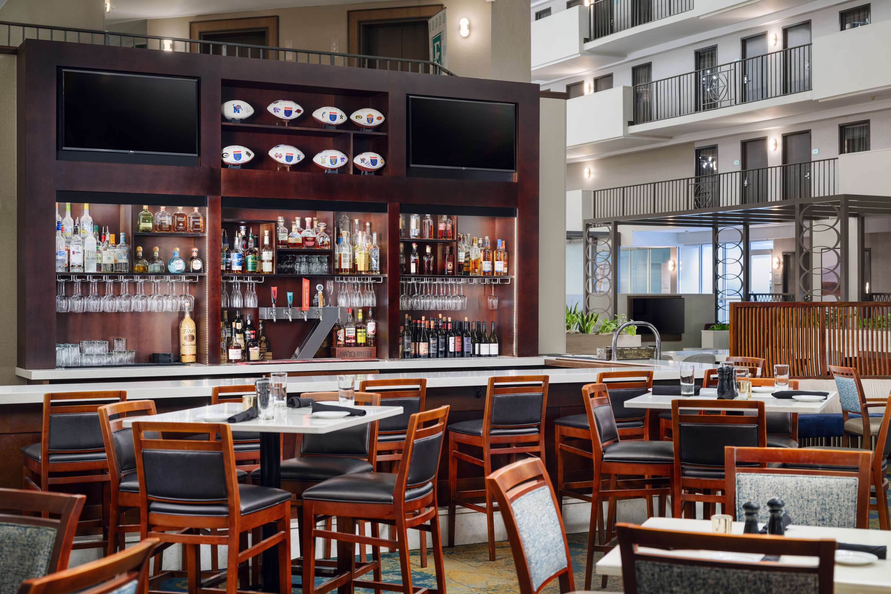 Lobby | Embassy Suites Memphis