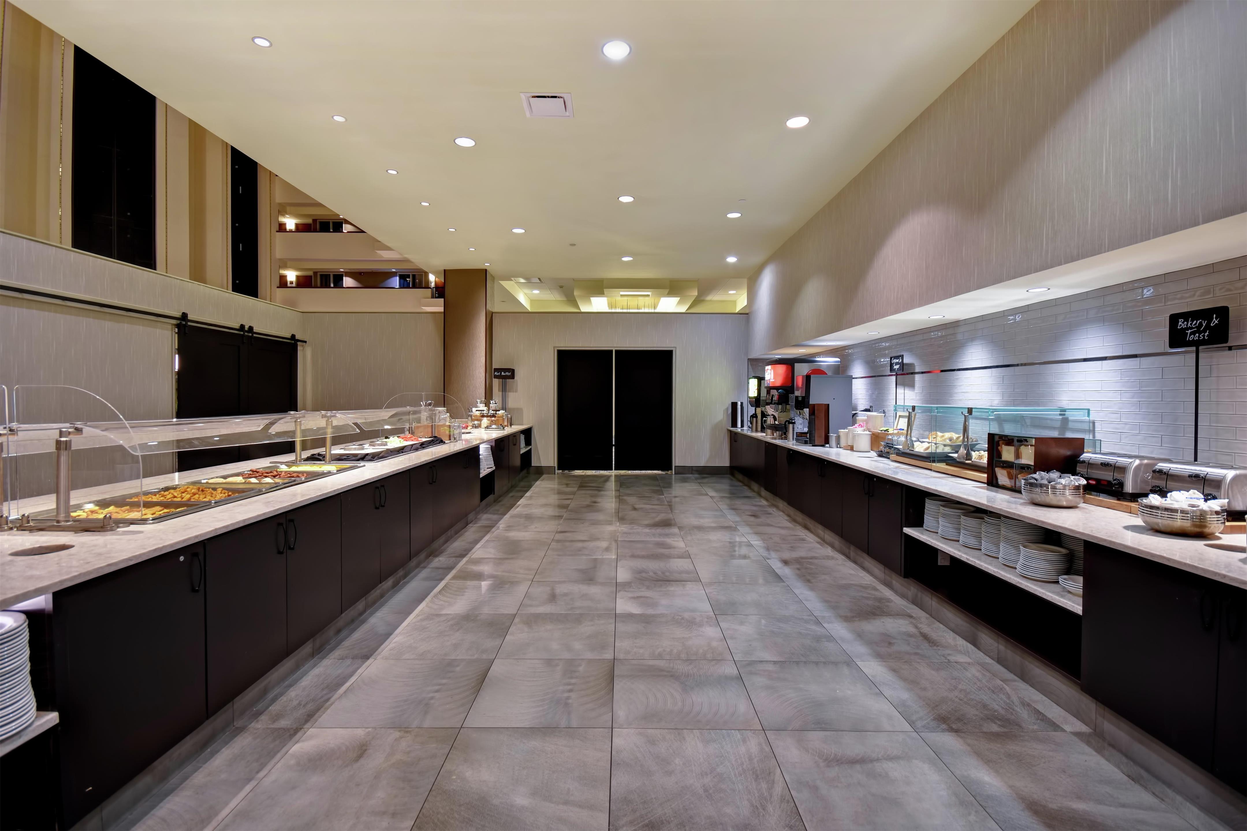 Breakfast Area | Embassy Suites by Hilton Montgomery Hotel & Conference Ctr