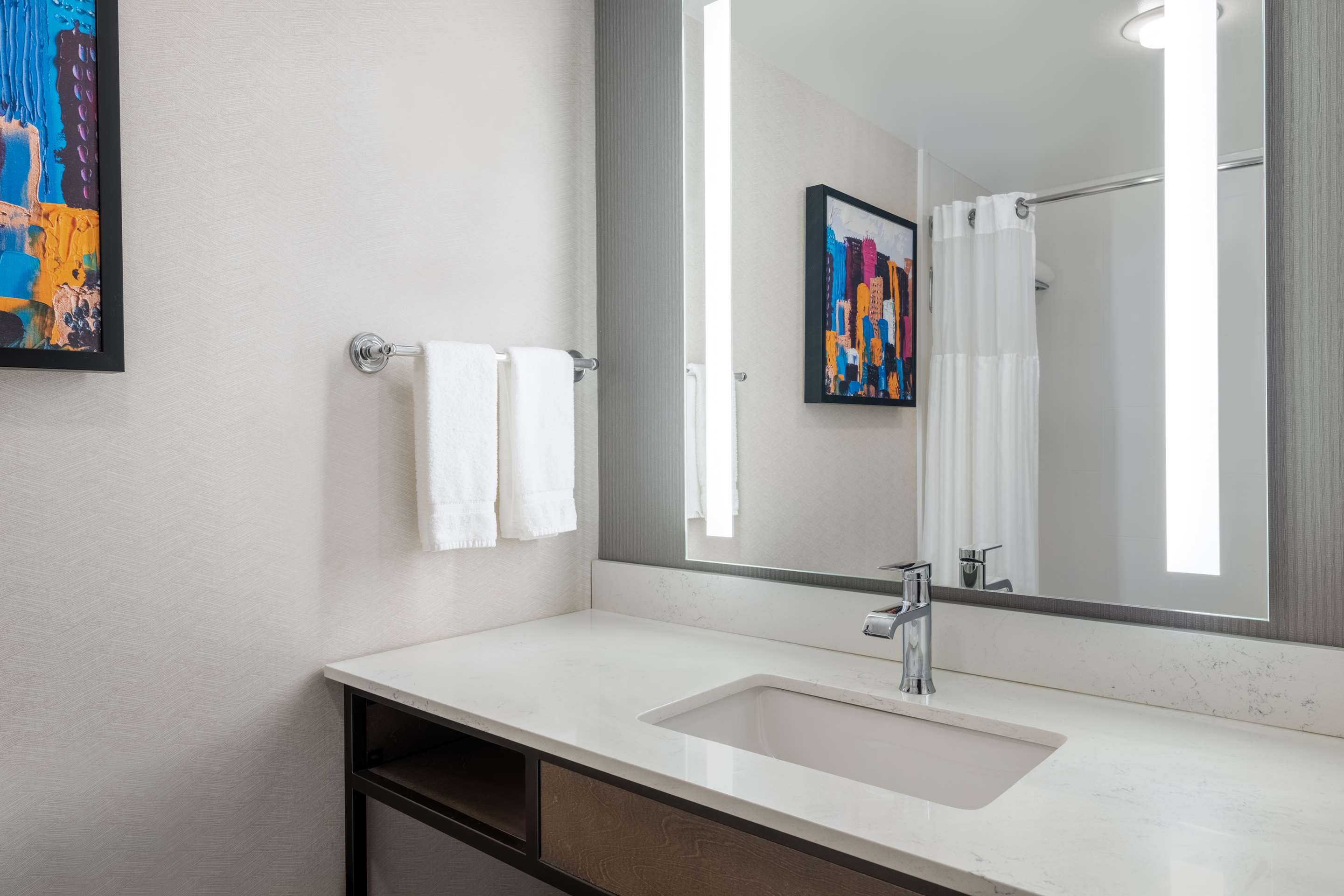 Guest room bath