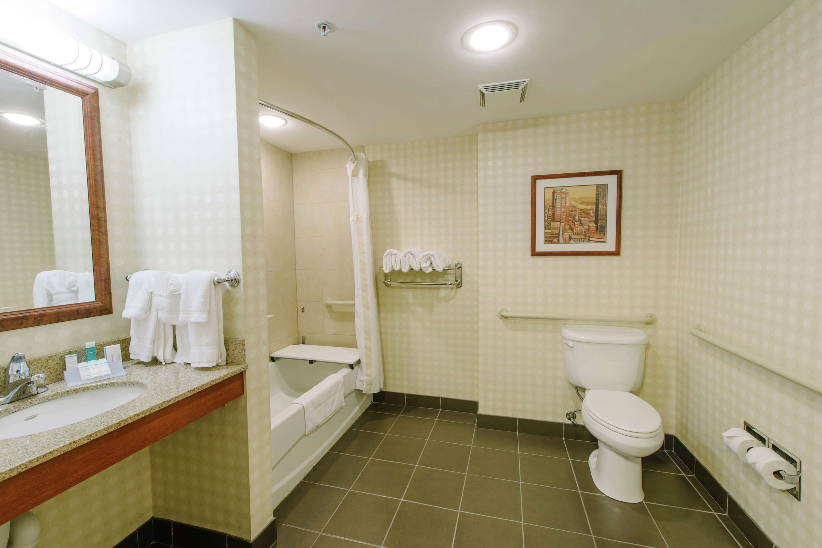 Guest room bath