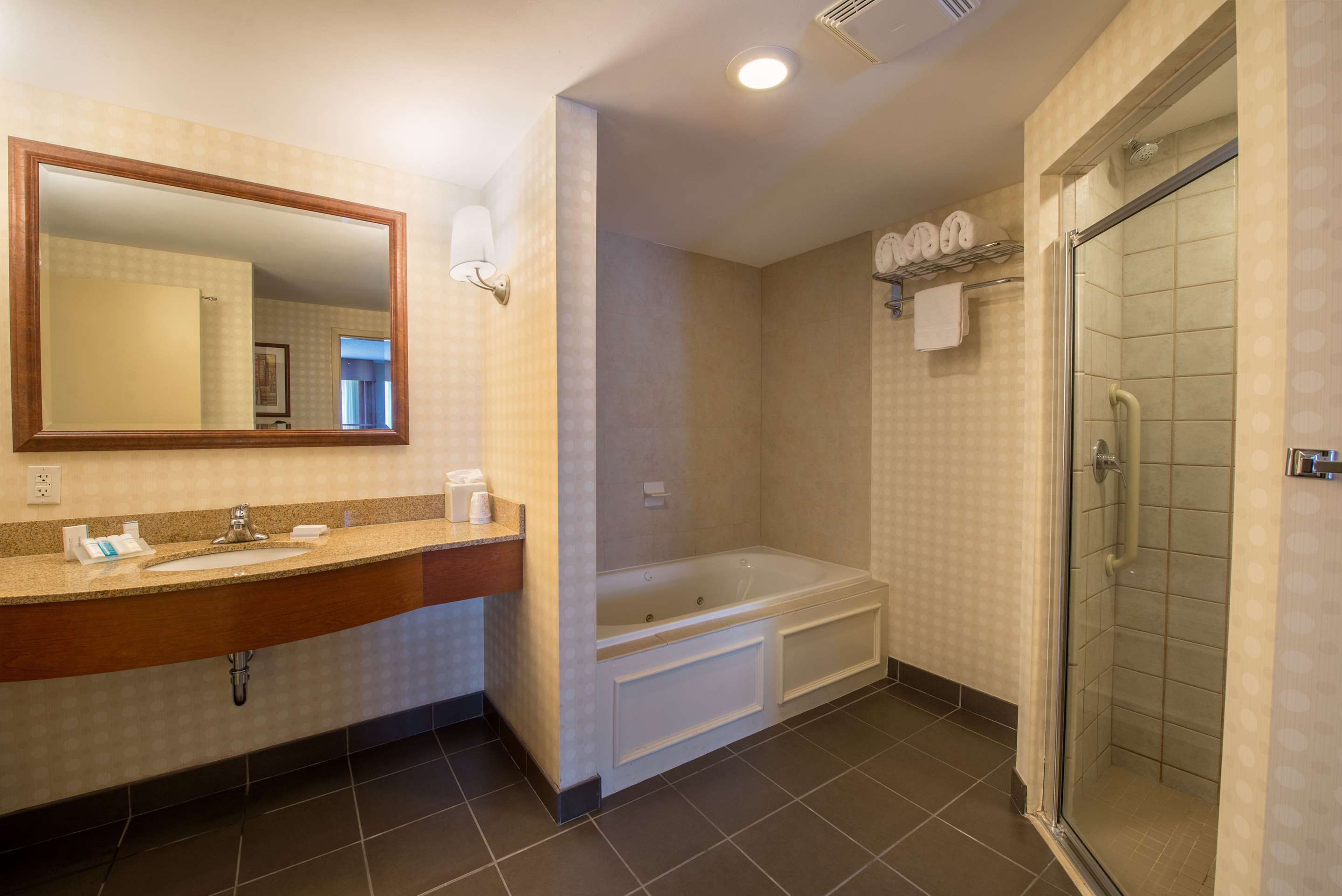 Guest room bath