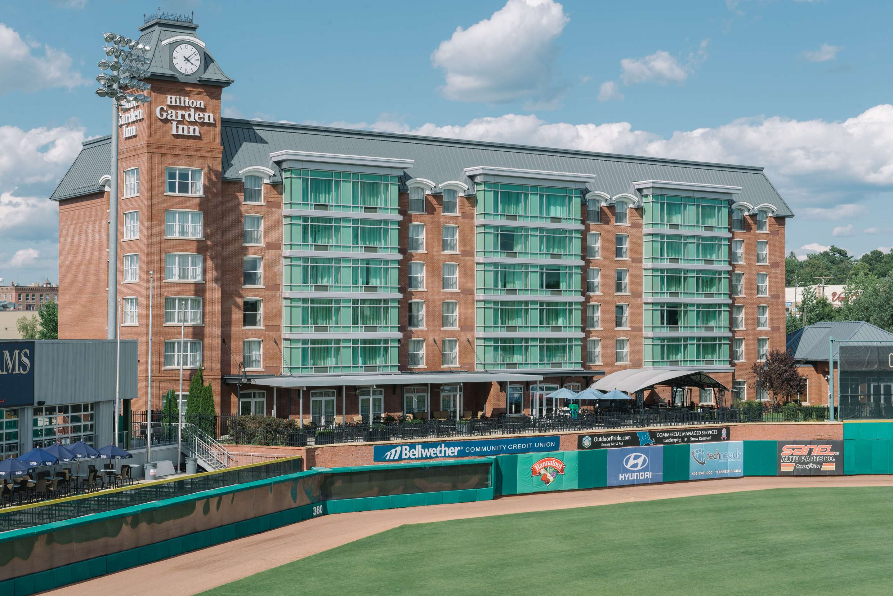 Exterior | Hilton Garden Inn Manchester Downtown