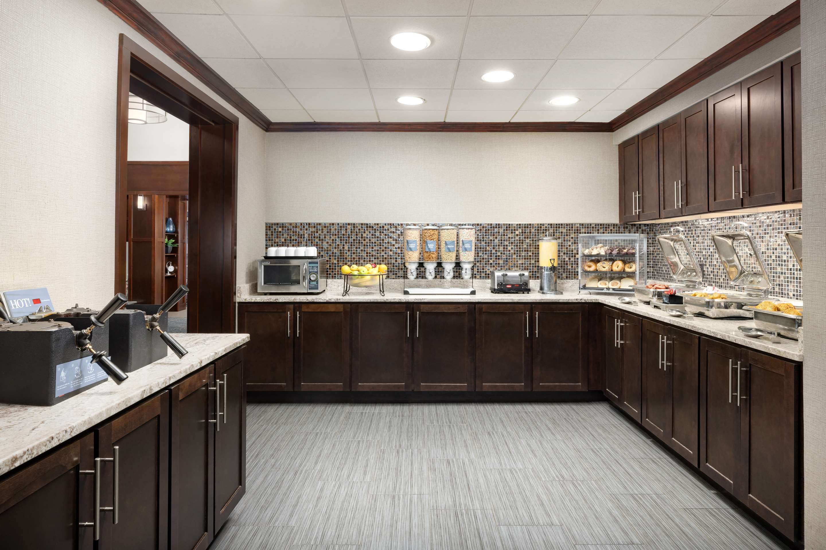 Breakfast Area | Homewood Suites by Hilton Manchester/Airport