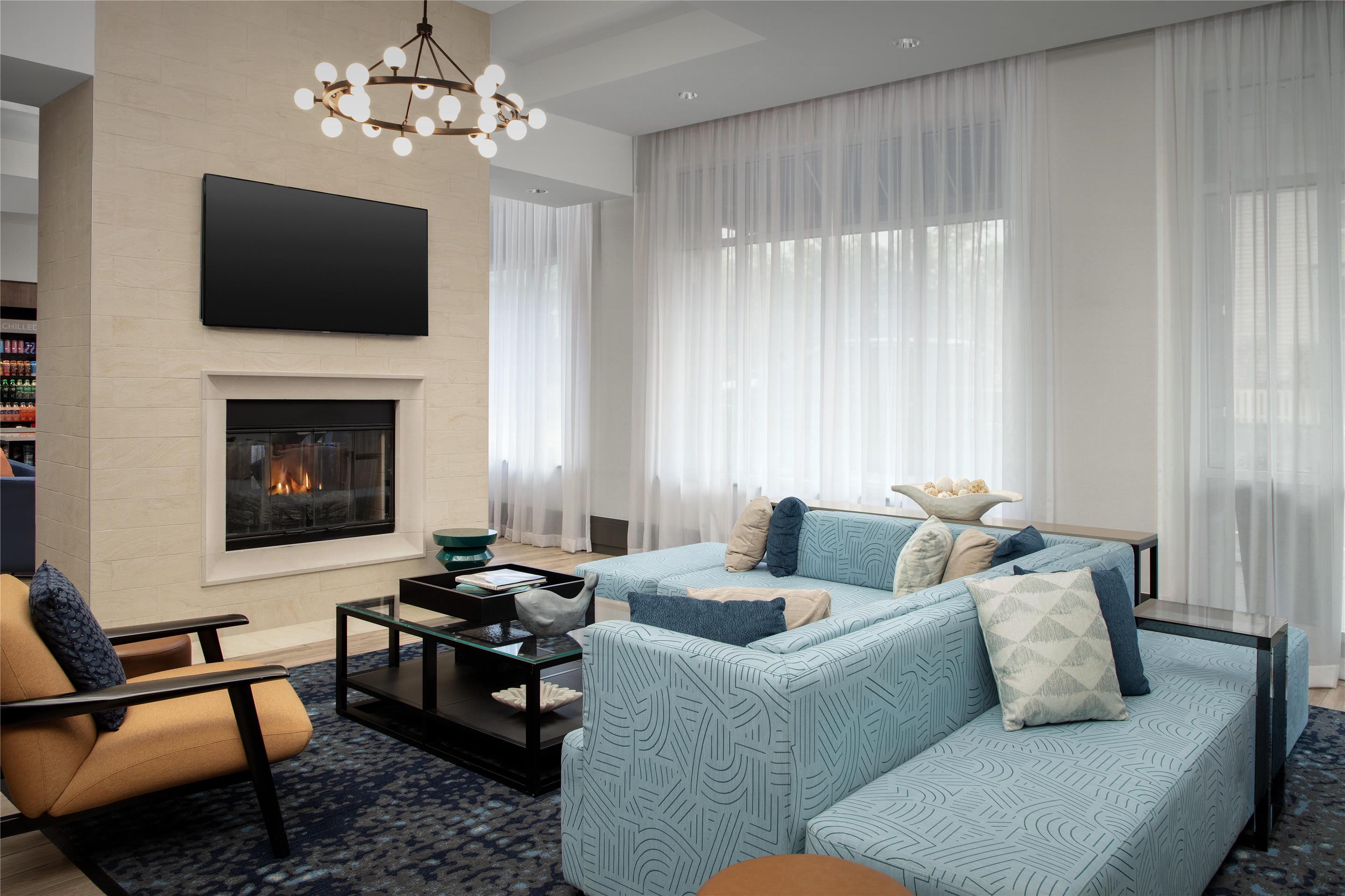 Lobby | Hilton Garden Inn Portsmouth Downtown