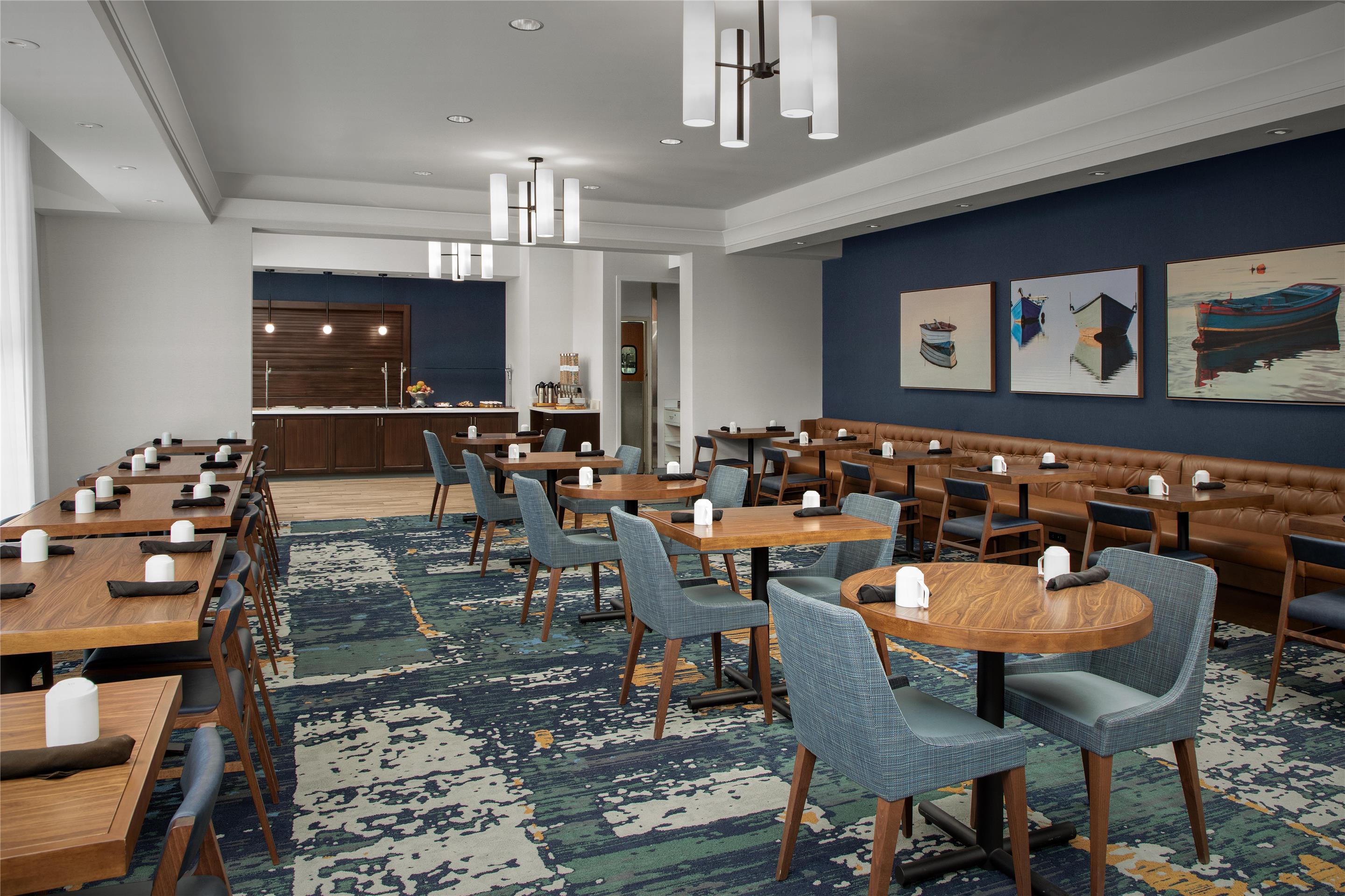 Breakfast Area | Hilton Garden Inn Portsmouth Downtown