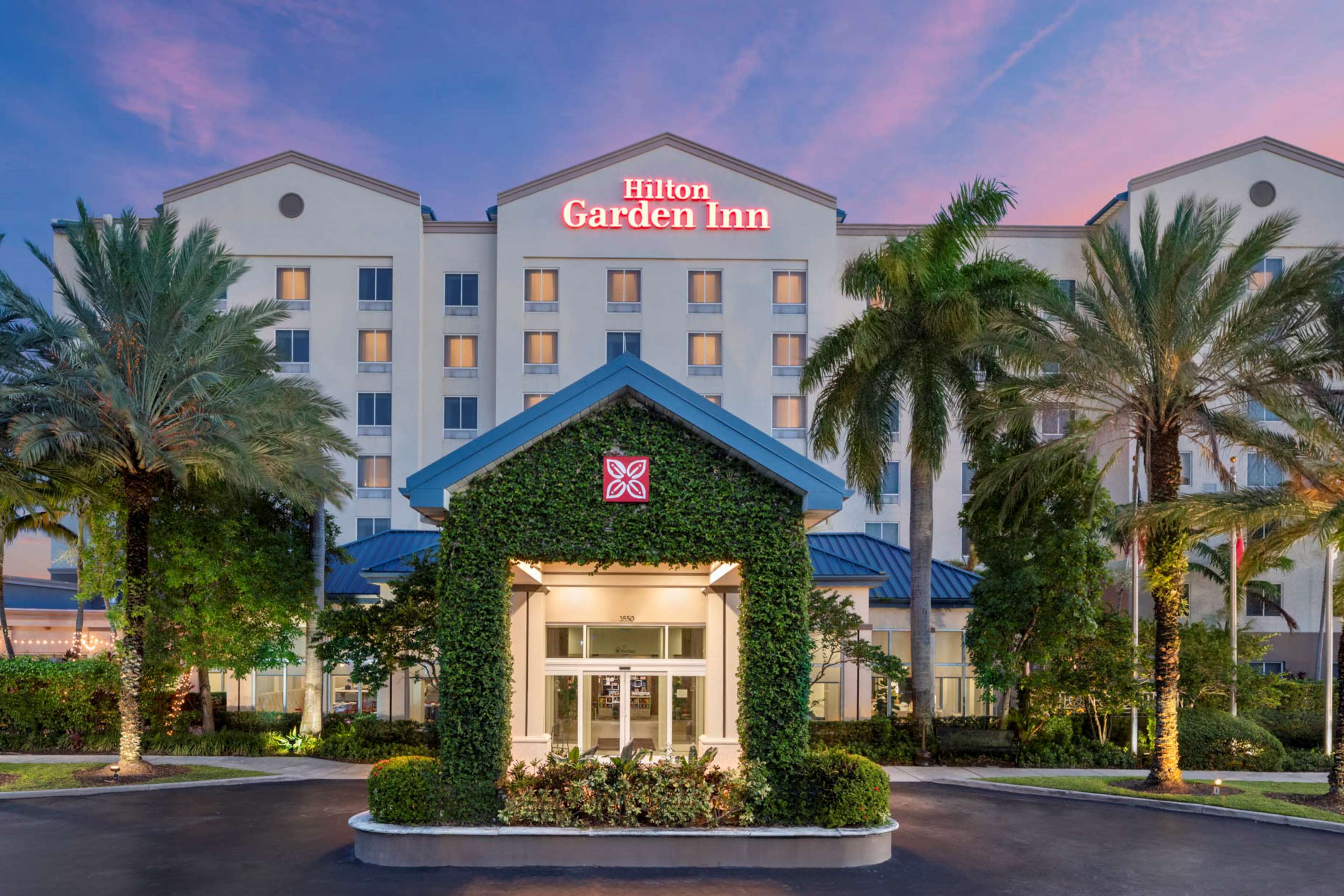 Exterior | Hilton Garden Inn Miami Airport West