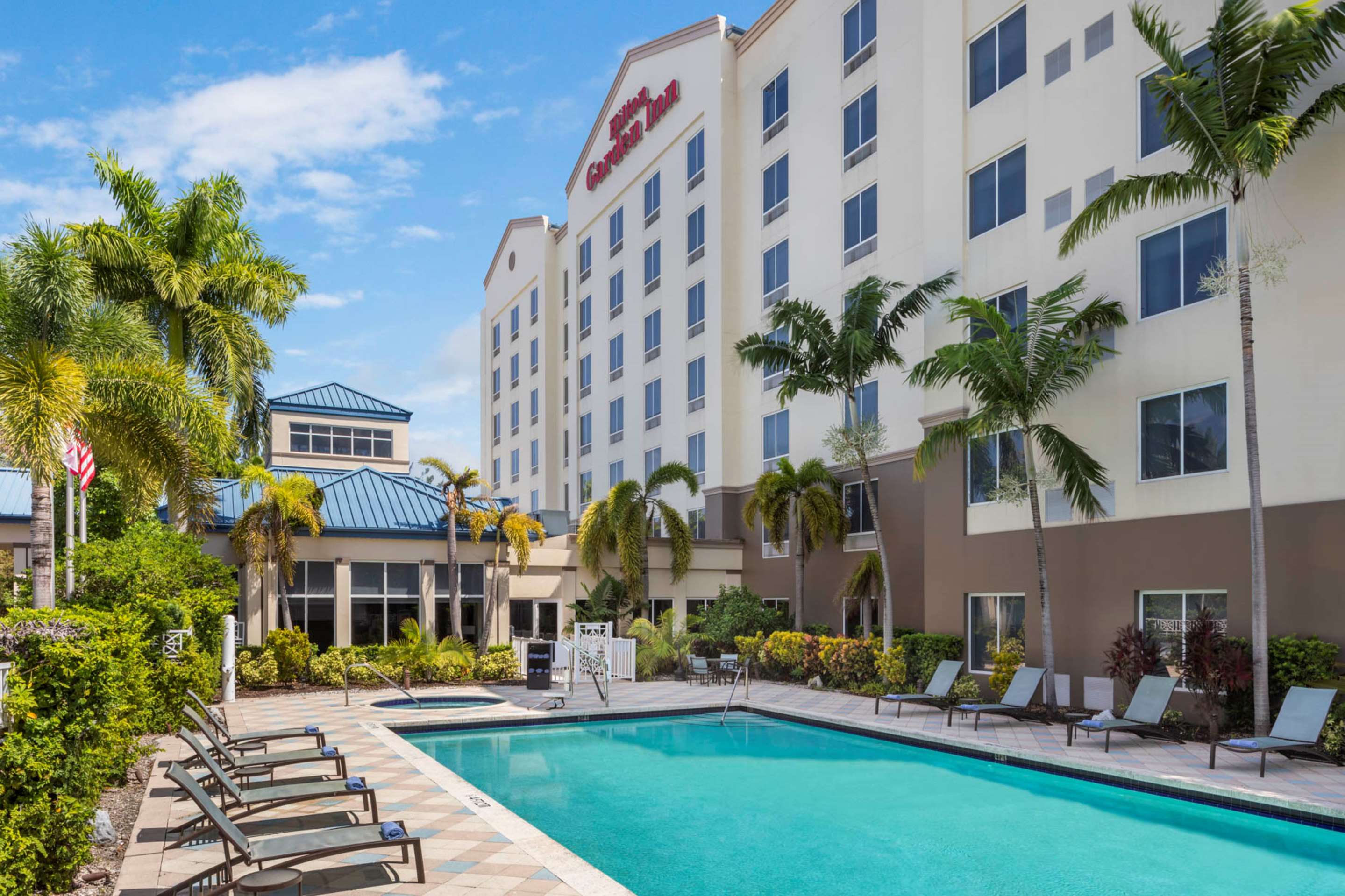 Pool | Hilton Garden Inn Miami Airport West