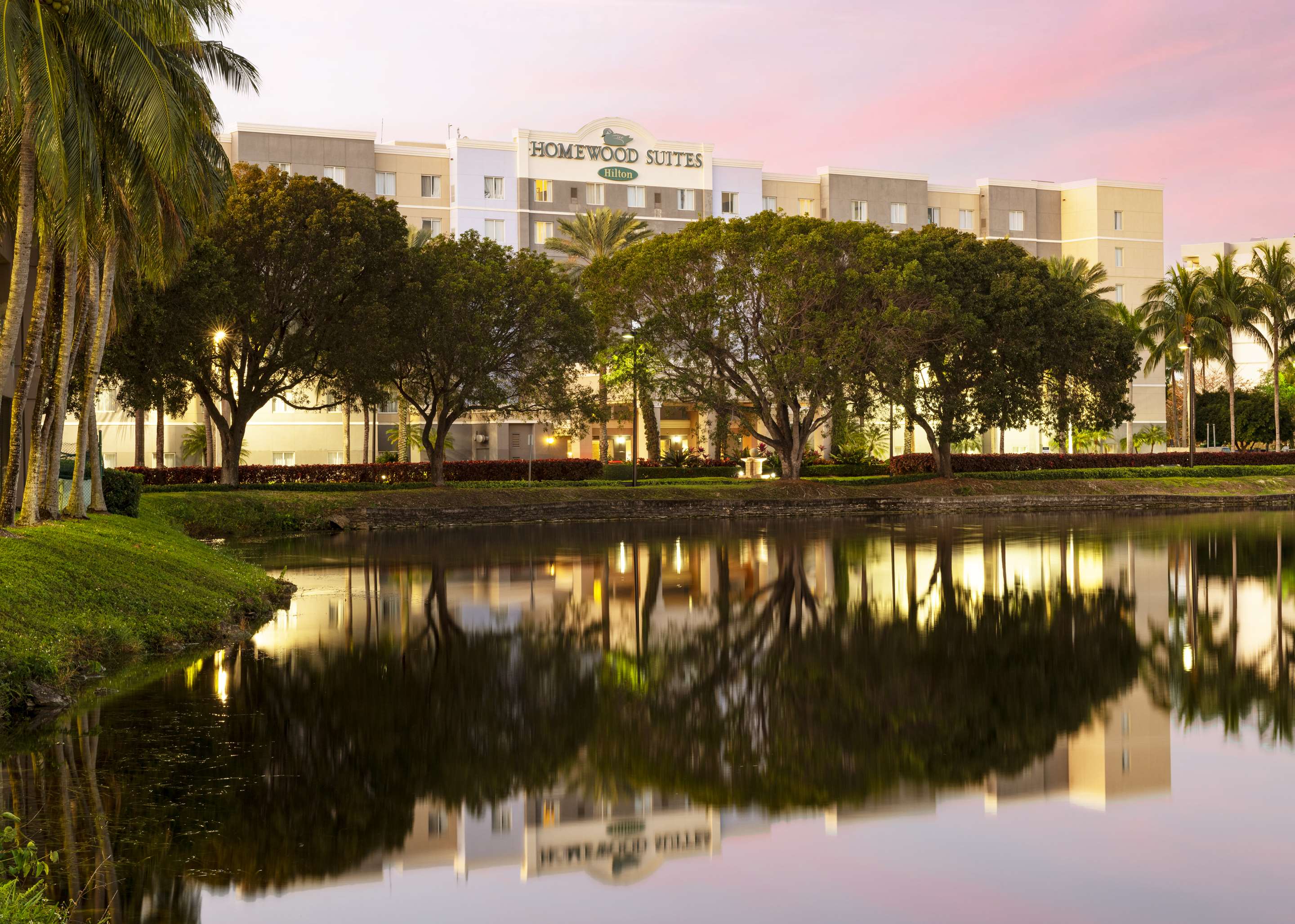Exterior | Homewood Suites by Hilton Miami-Airport/Blue Lagoon