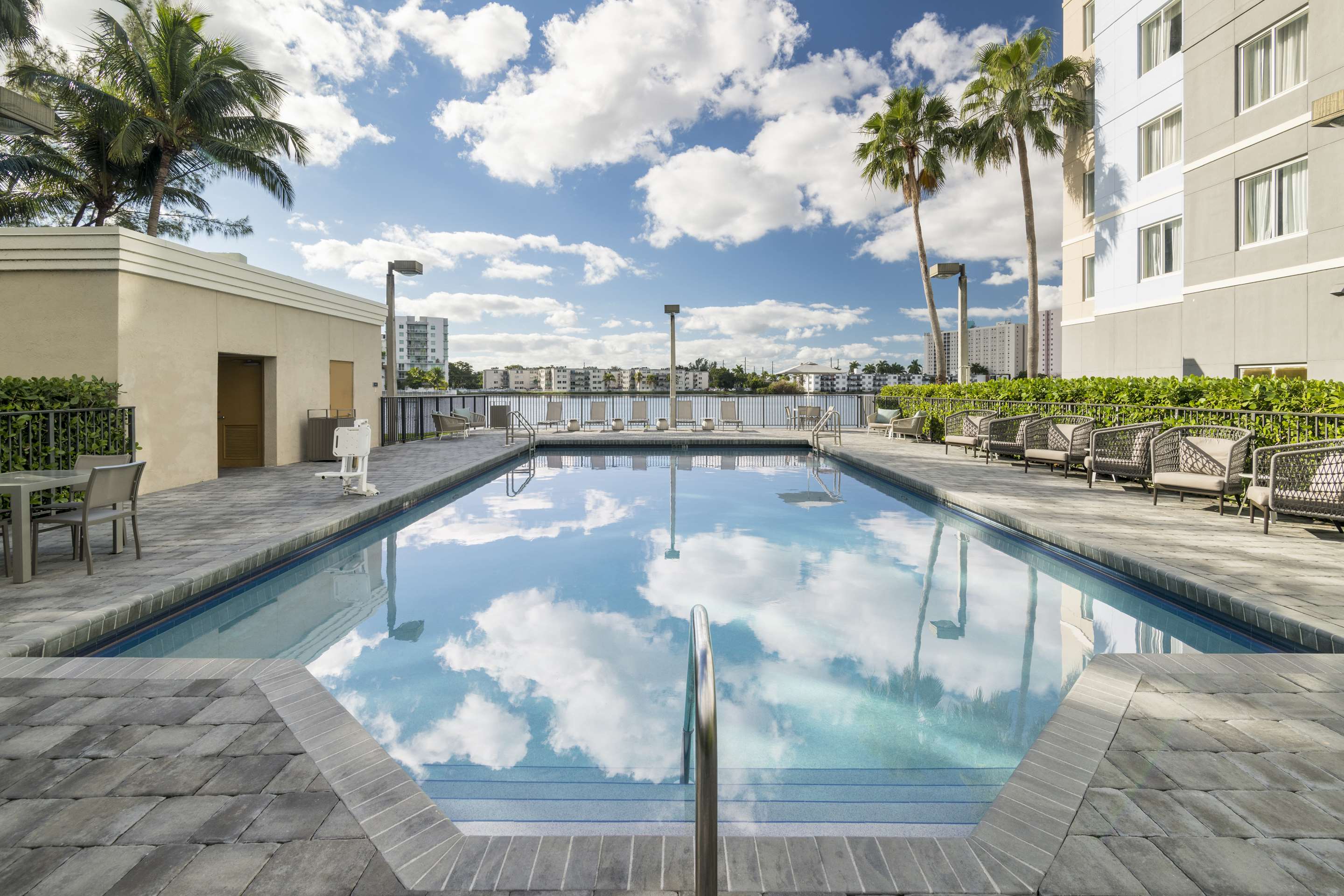 Pool | Homewood Suites by Hilton Miami-Airport/Blue Lagoon