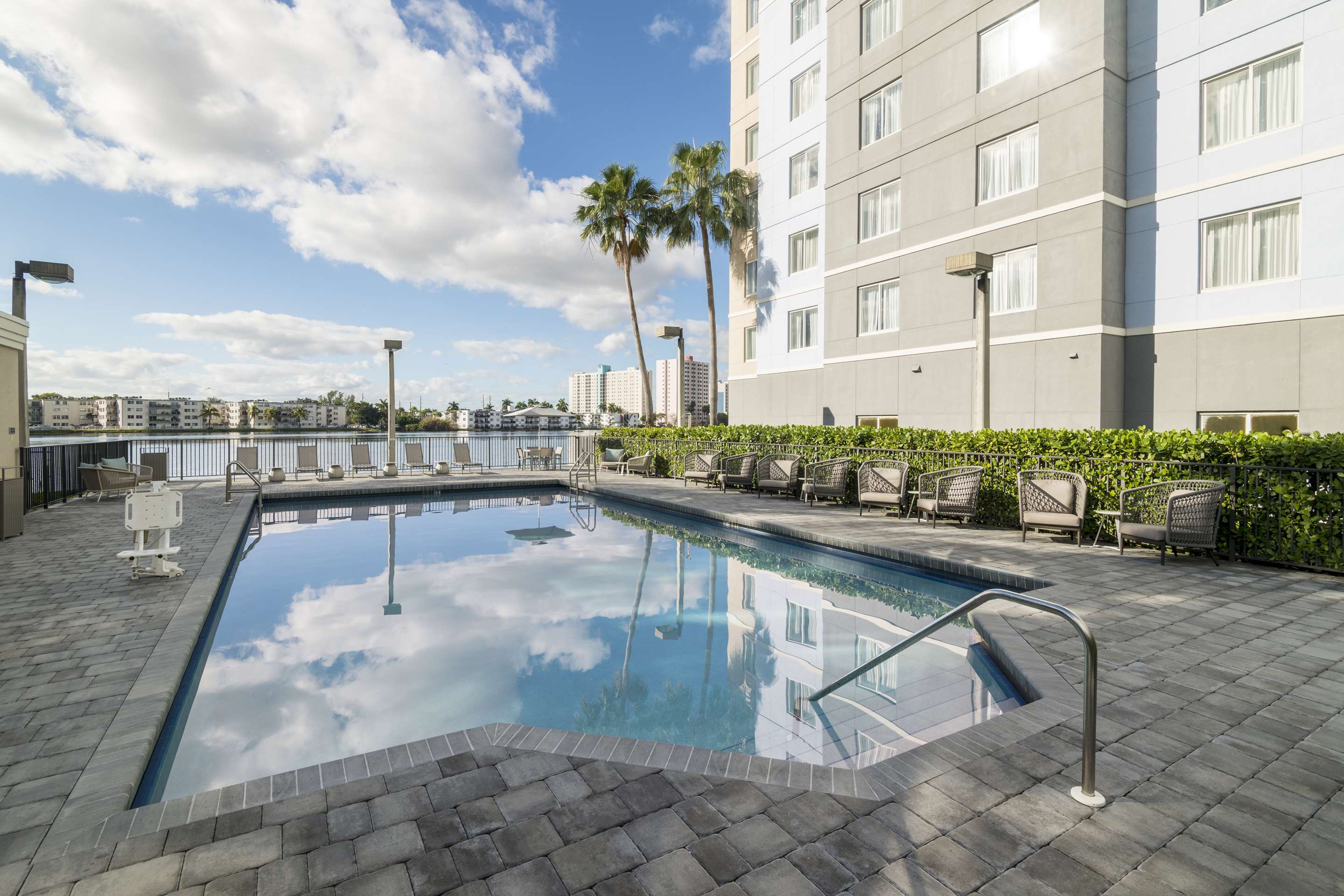 Pool | Homewood Suites by Hilton Miami-Airport/Blue Lagoon