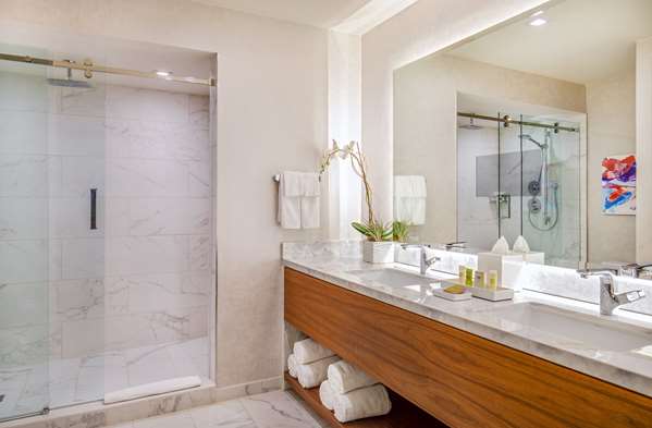  - Hilton Hotel Downtown Miami