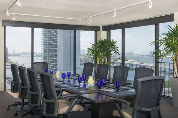  - Hilton Hotel Downtown Miami