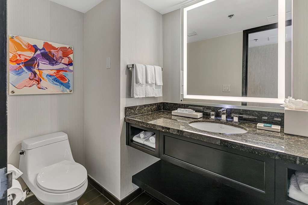 Hilton Miami Downtown Room Type - 1 KING MOB ACC W  RI SHWR