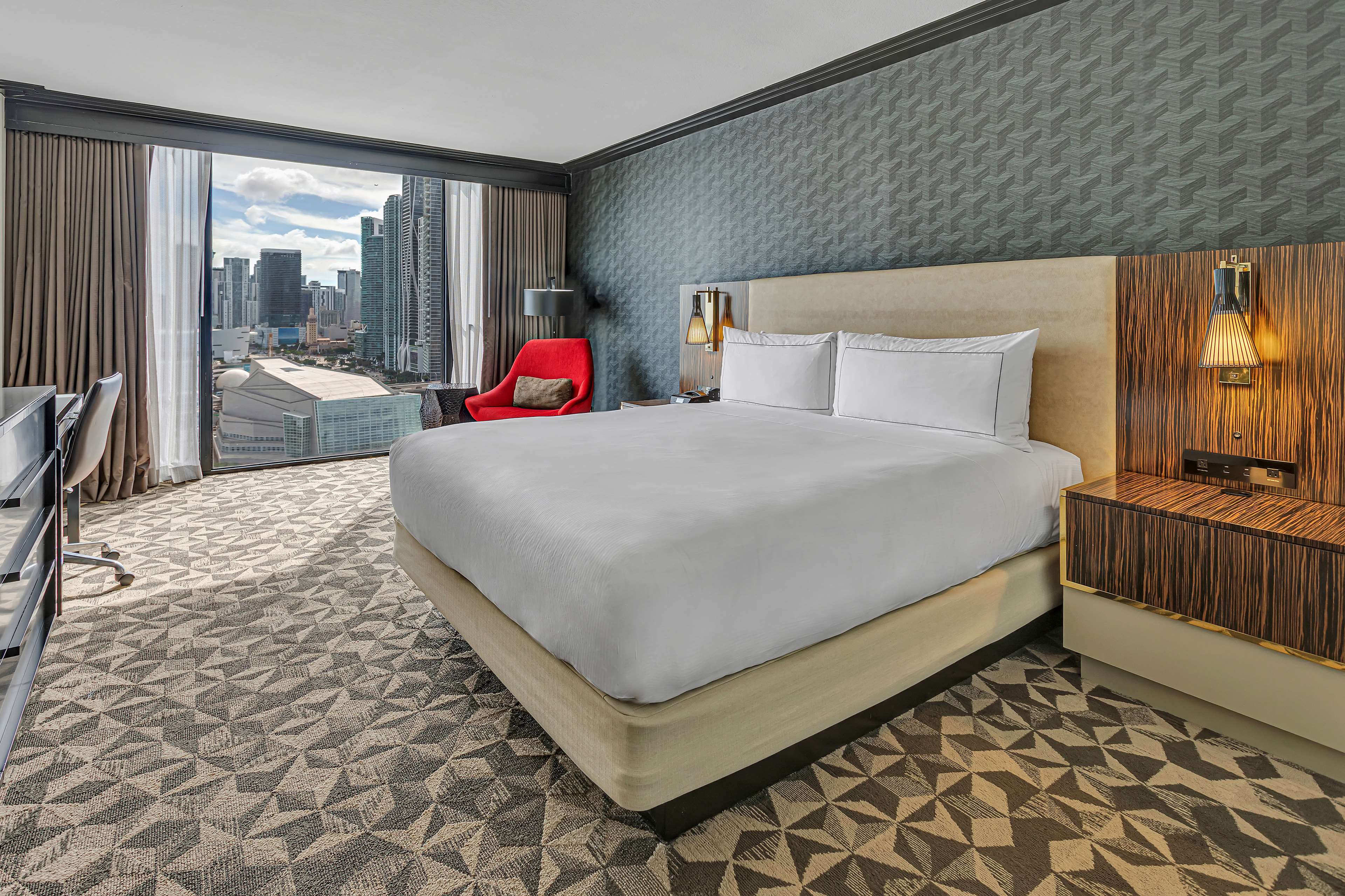 Hilton Miami Downtown Room Type - 1 KING MOB ACC W  BATHTUB