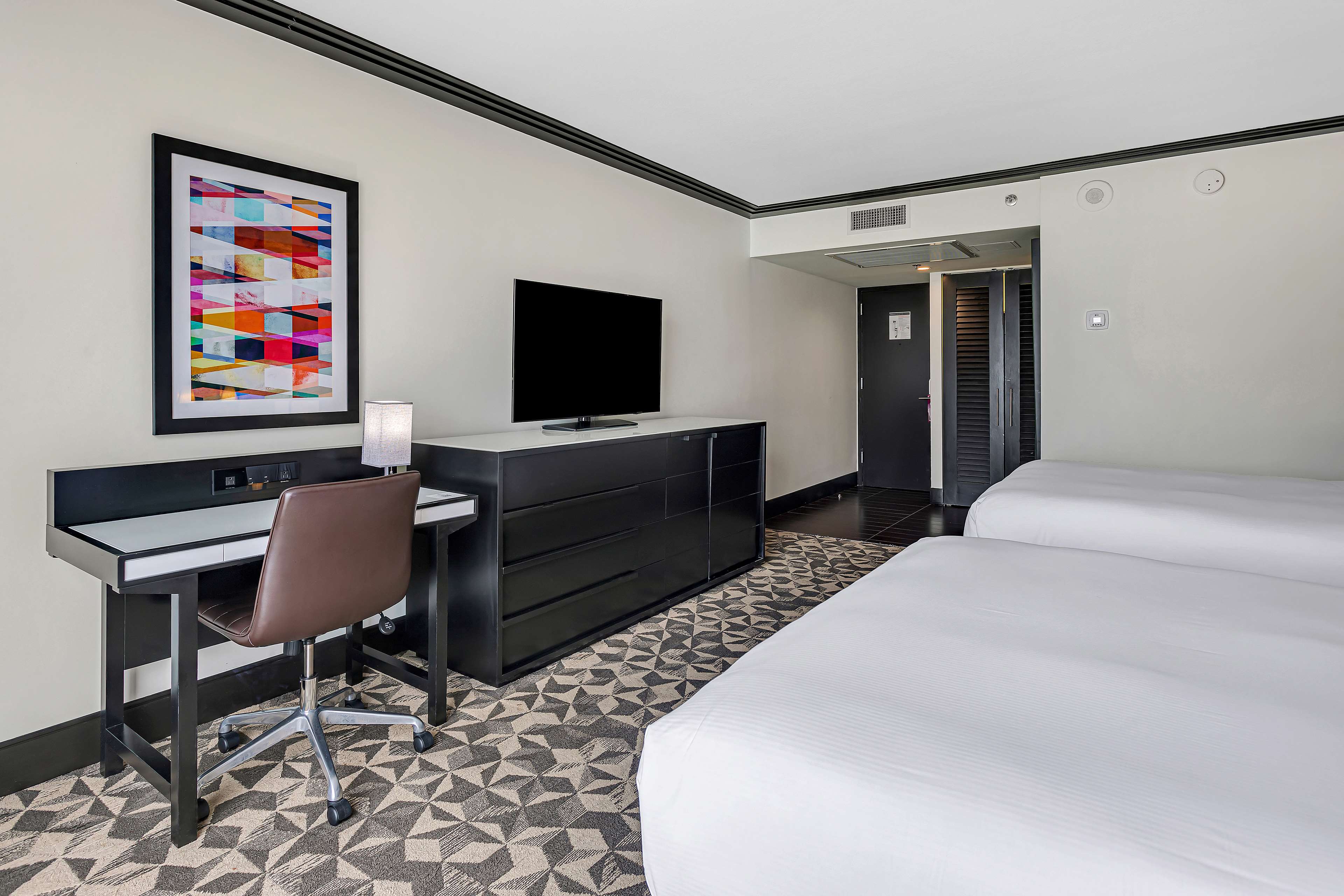 Hilton Miami Downtown Room Type - 2 QUEEN MOB ACCESS BATHTUB