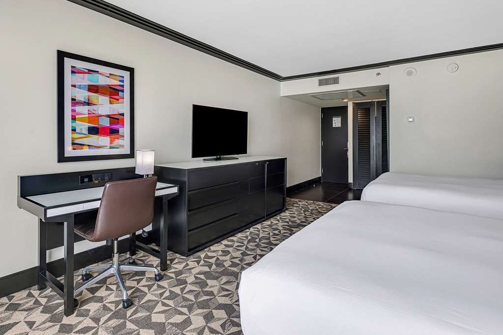 Hilton Miami Downtown Room Type - 2 QN BAY VW MOB ACC W  TUB