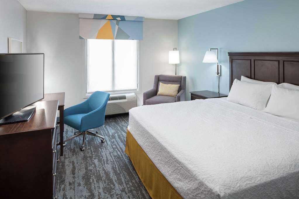 Hampton Inn & Suites Miami-Doral Dolphin Mall Room Type - 1 KING ACCESSIBLE W TUB