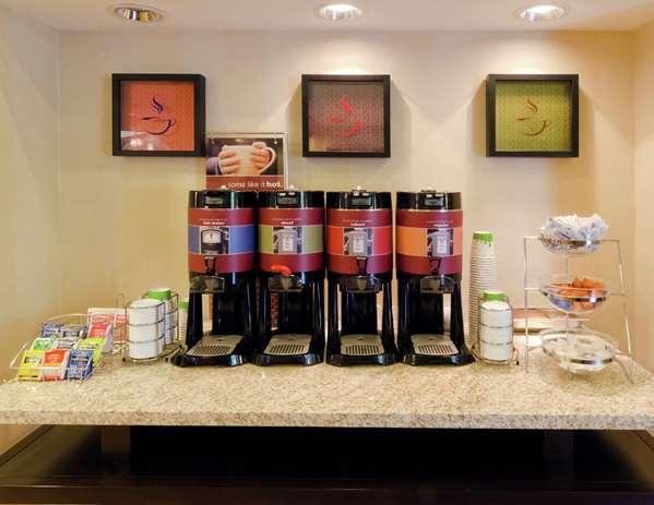 Amenities - Hampton Inn & Suites West Doral - FL Turnpike, Exit 29