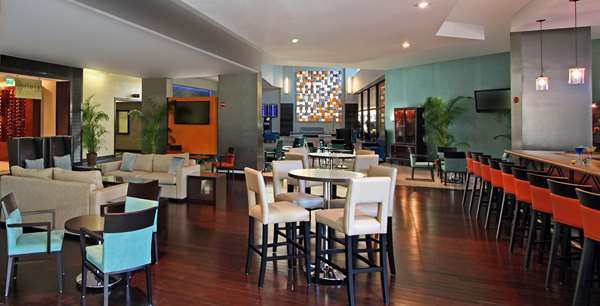 Restaurant - DoubleTree by Hilton Hotel Airport Miami