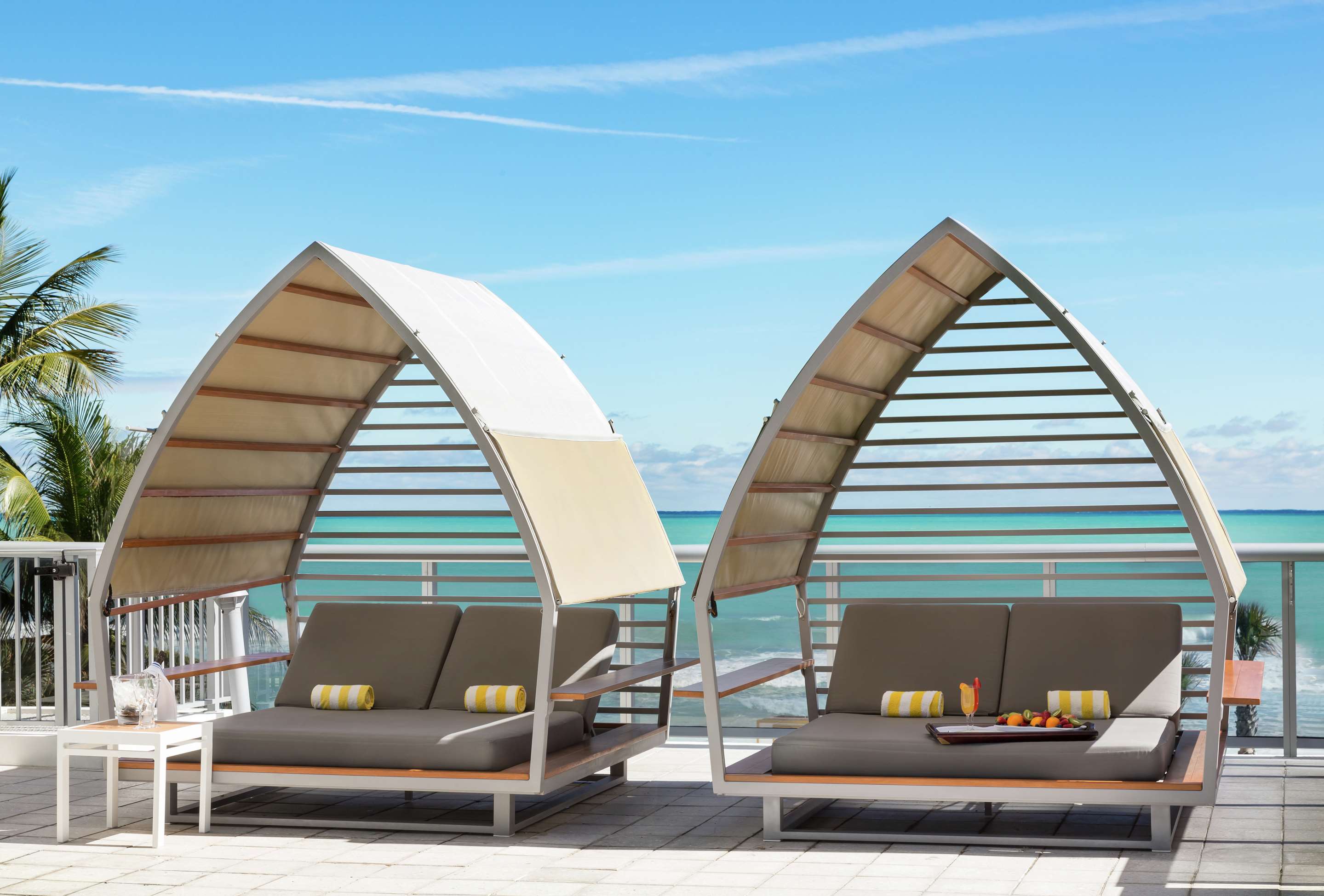 Pool | Hilton Cabana Miami Beach Resort