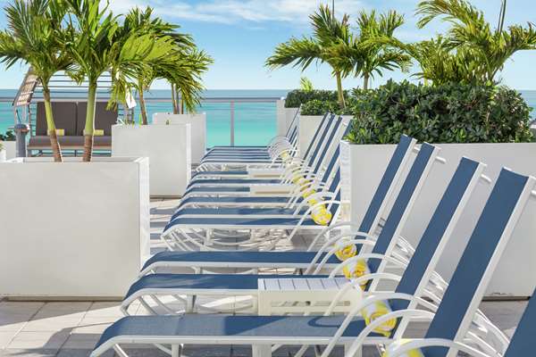 Pool - Hilton Cabana Hotel Miami Beach