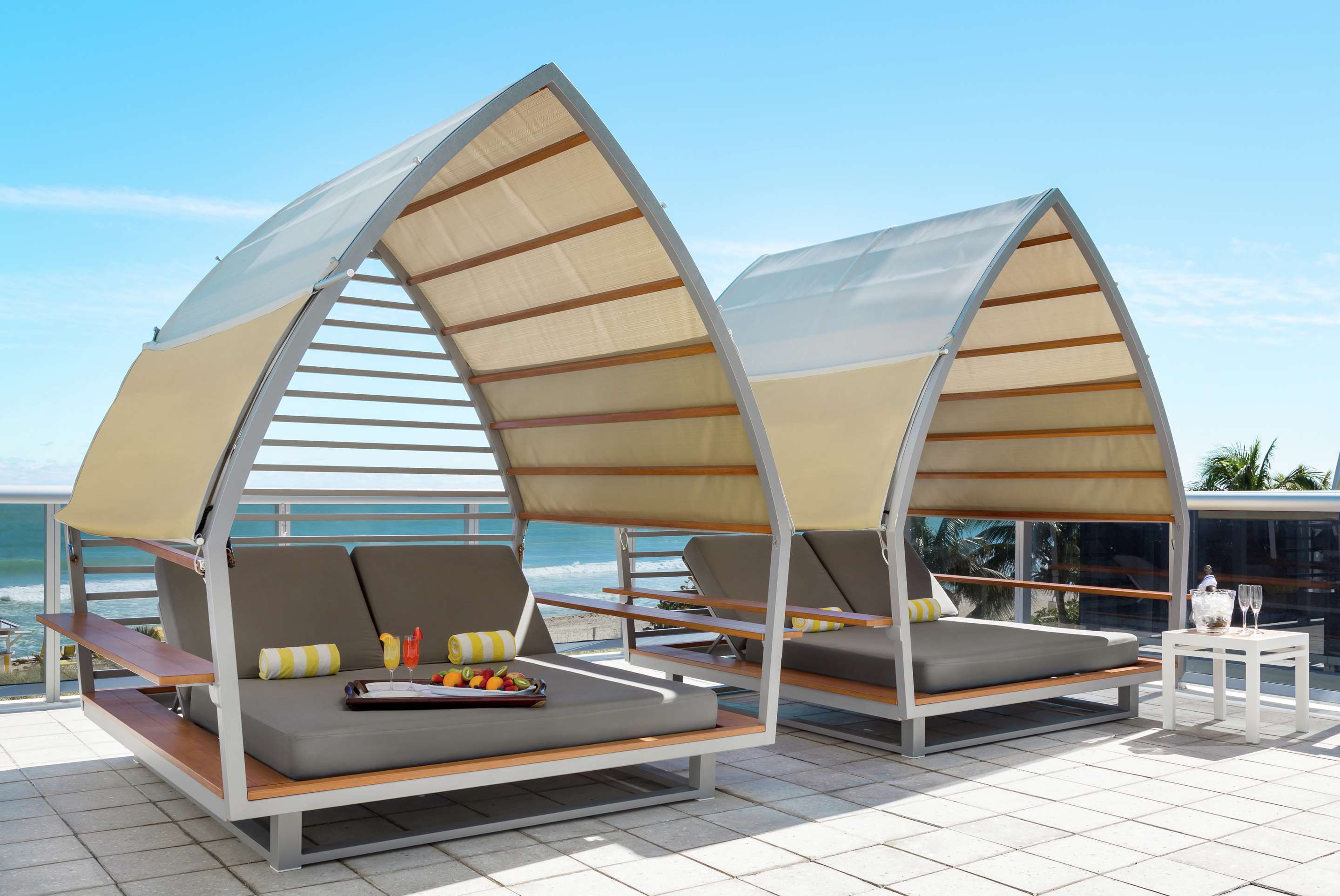 Pool | Hilton Cabana Miami Beach Resort