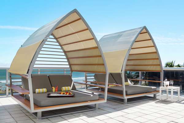 Pool - Hilton Cabana Hotel Miami Beach