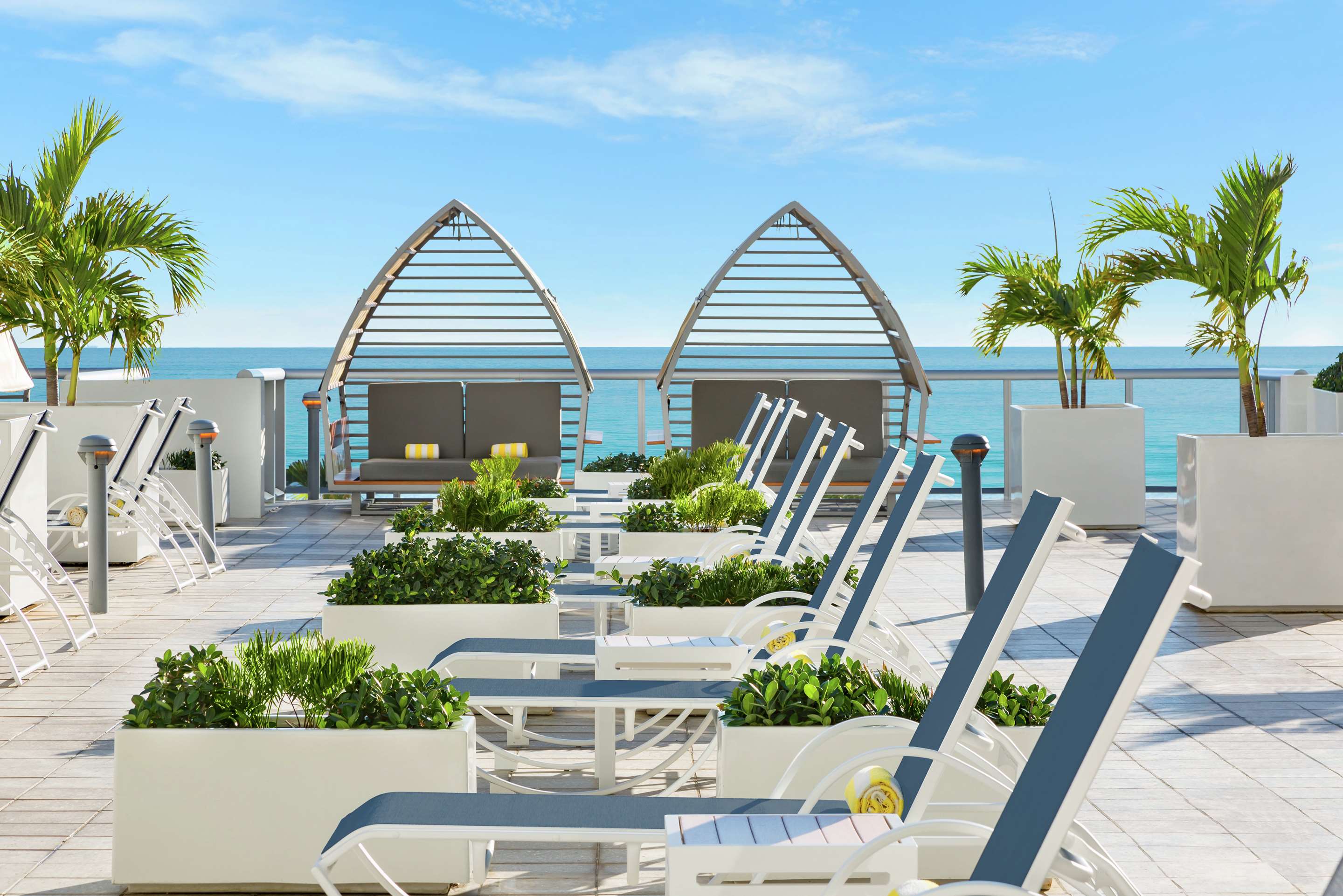 Pool | Hilton Cabana Miami Beach Resort