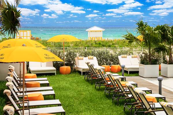 Pool - Hilton Cabana Hotel Miami Beach