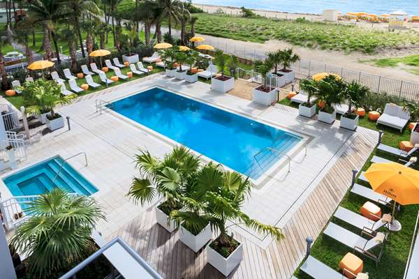 Pool - Hilton Cabana Hotel Miami Beach