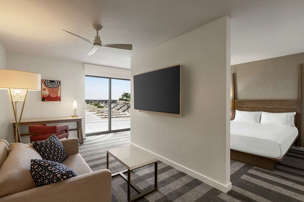 Hilton Cabana Miami Beach Room Type - 1K JR SUITE MOB HR ACC RIS