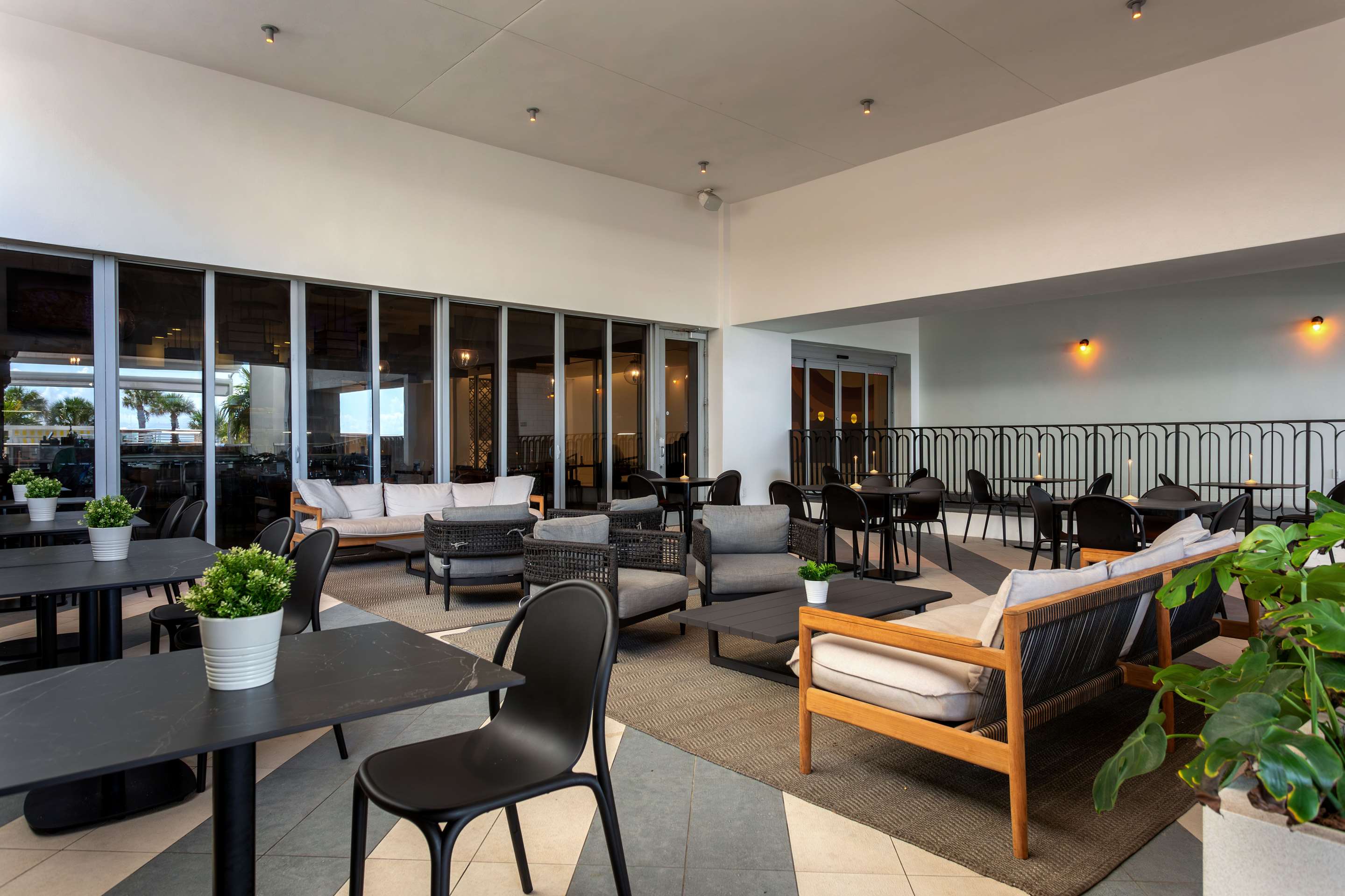 Restaurant | Hilton Cabana Miami Beach Resort