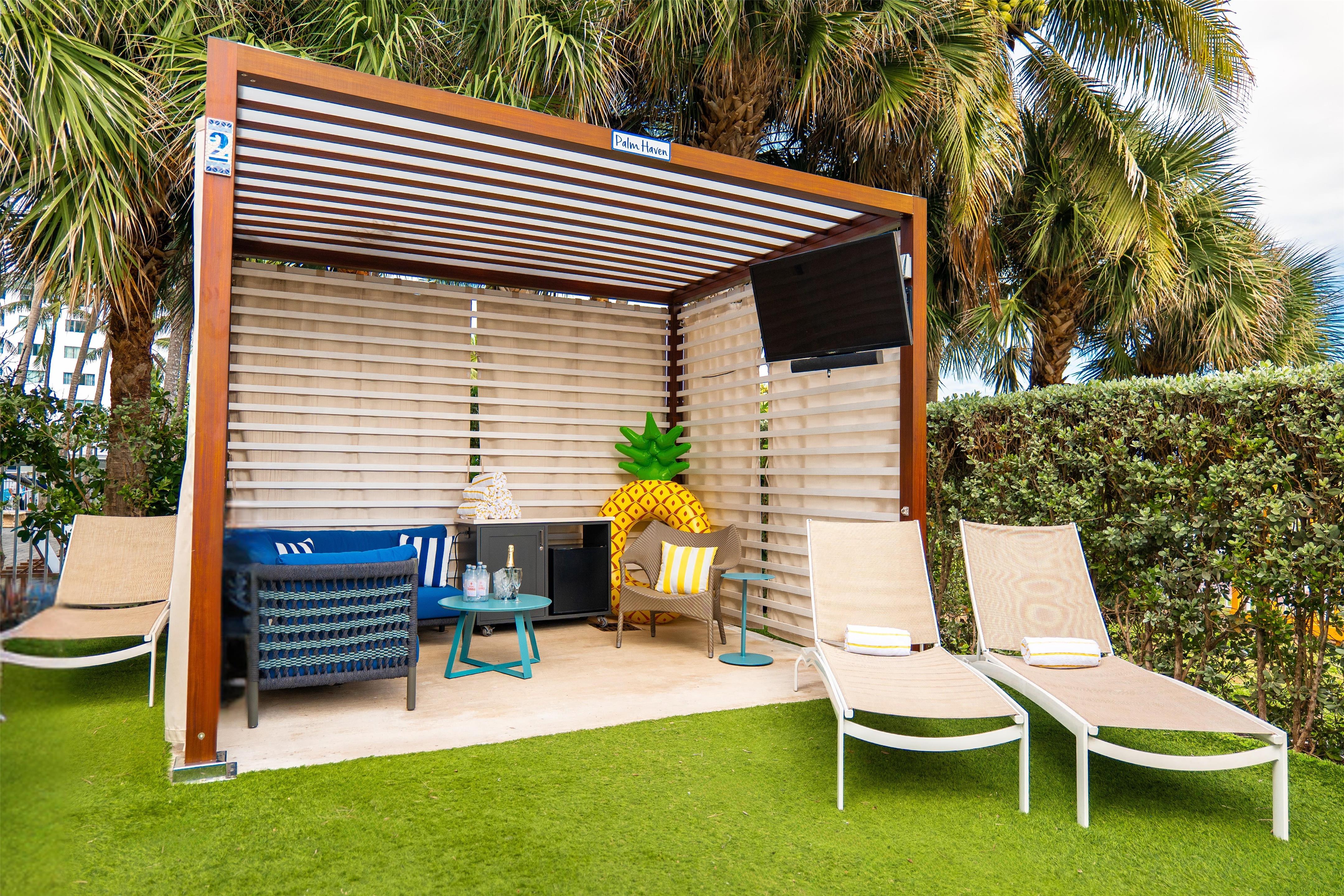 Pool | Hilton Cabana Miami Beach Resort