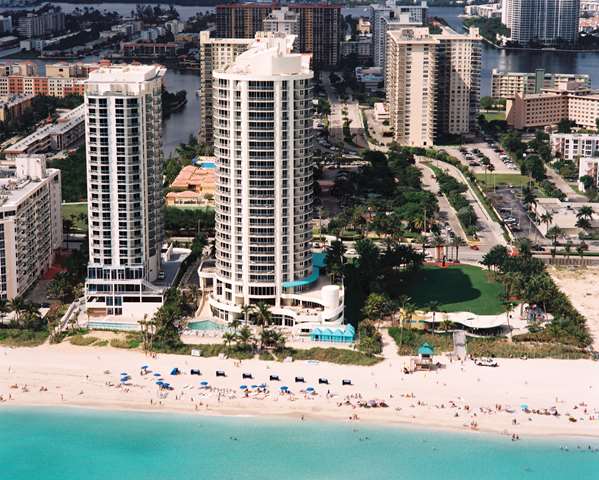 Exterior view - DoubleTree Resort & Spa by Hilton Ocean Point Sunny Isles Beach