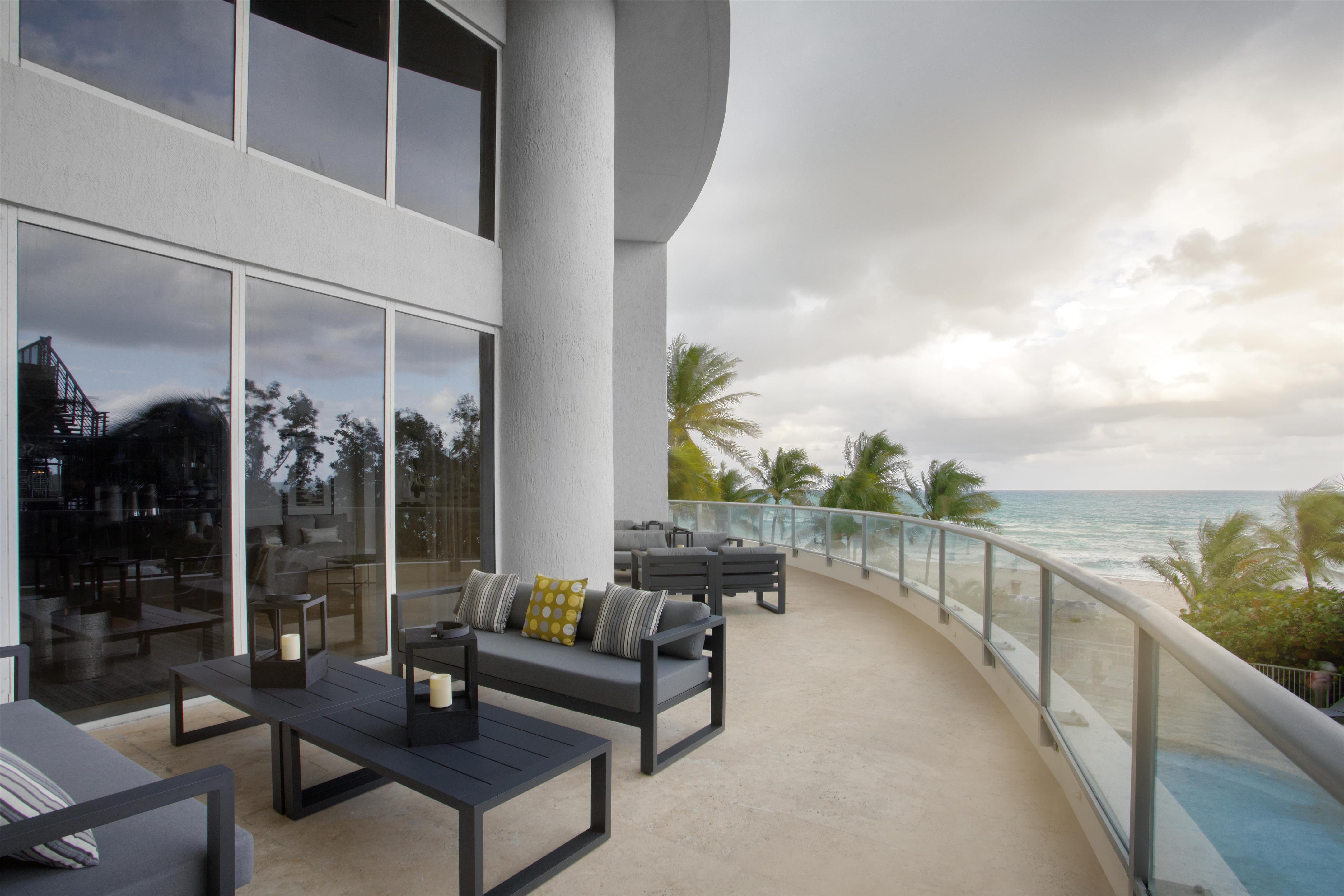 Exterior | DoubleTree Resort & Spa by Hilton Ocean Point-N. Miami Beach