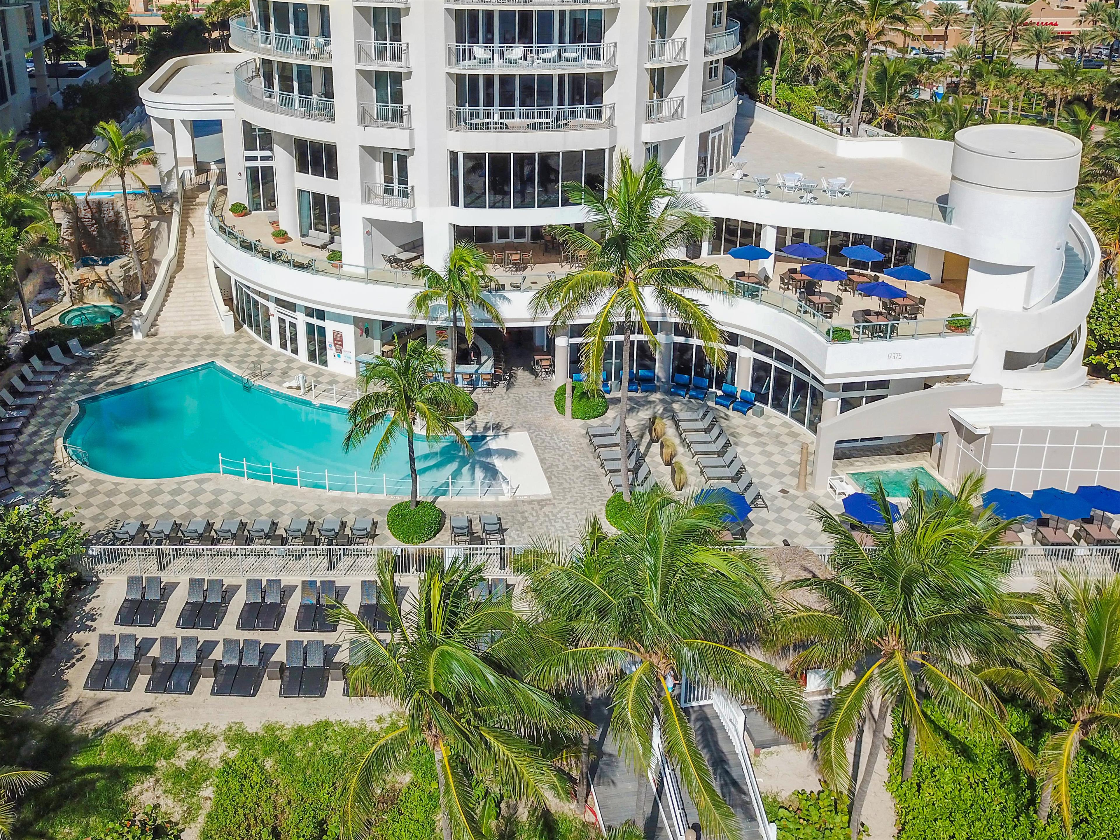 Pool | DoubleTree Resort & Spa by Hilton Ocean Point-N. Miami Beach