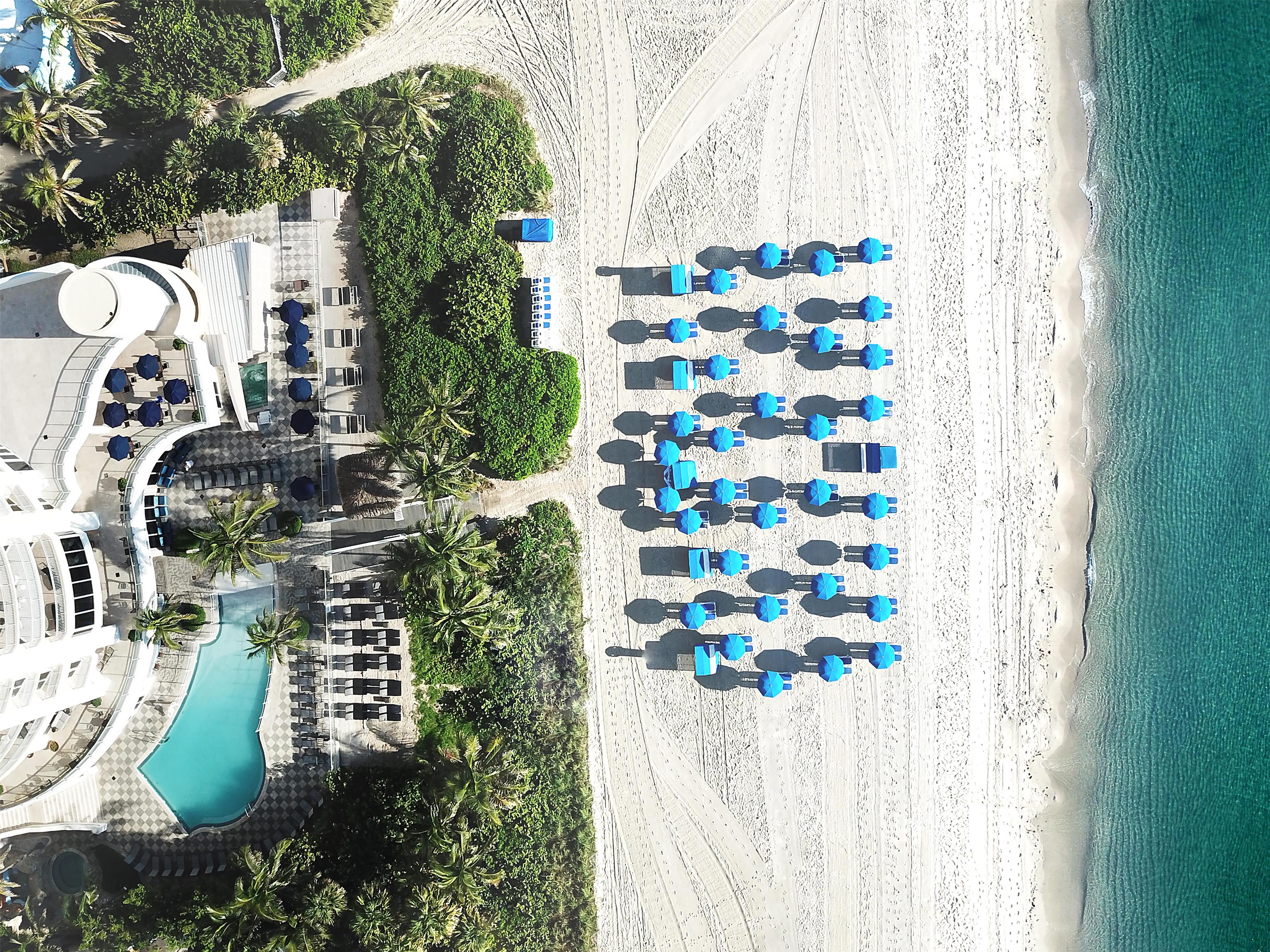 Pool | DoubleTree Resort & Spa by Hilton Ocean Point-N. Miami Beach