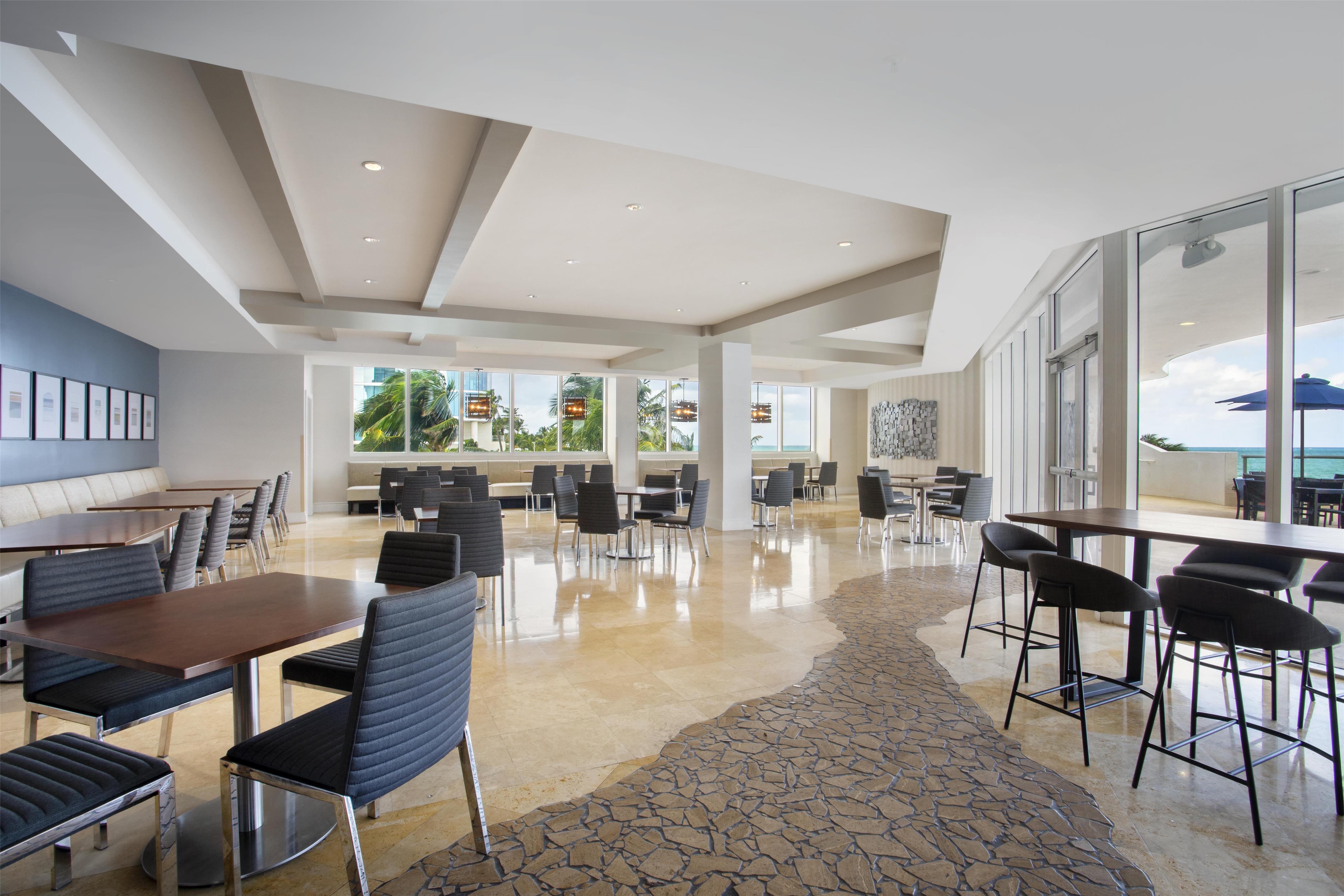 Restaurant | DoubleTree Resort & Spa by Hilton Ocean Point-N. Miami Beach