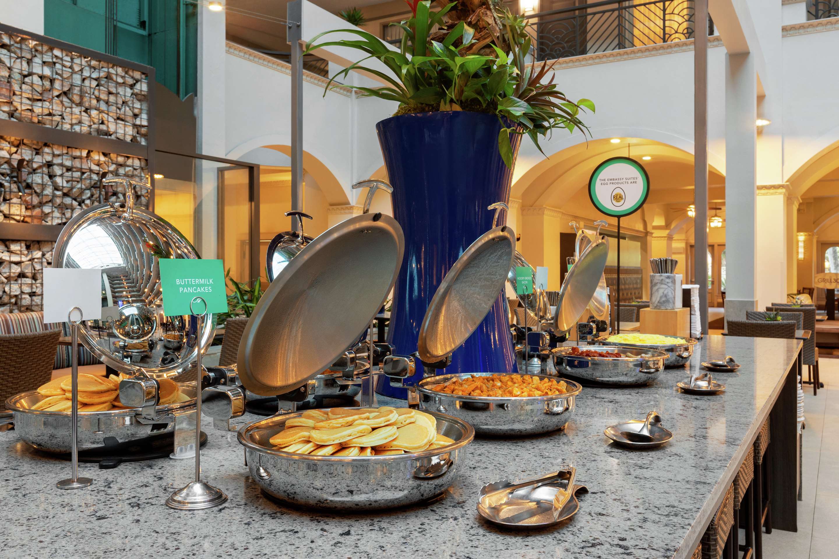 Breakfast Area | Embassy Suites by Hilton Miami International Airport