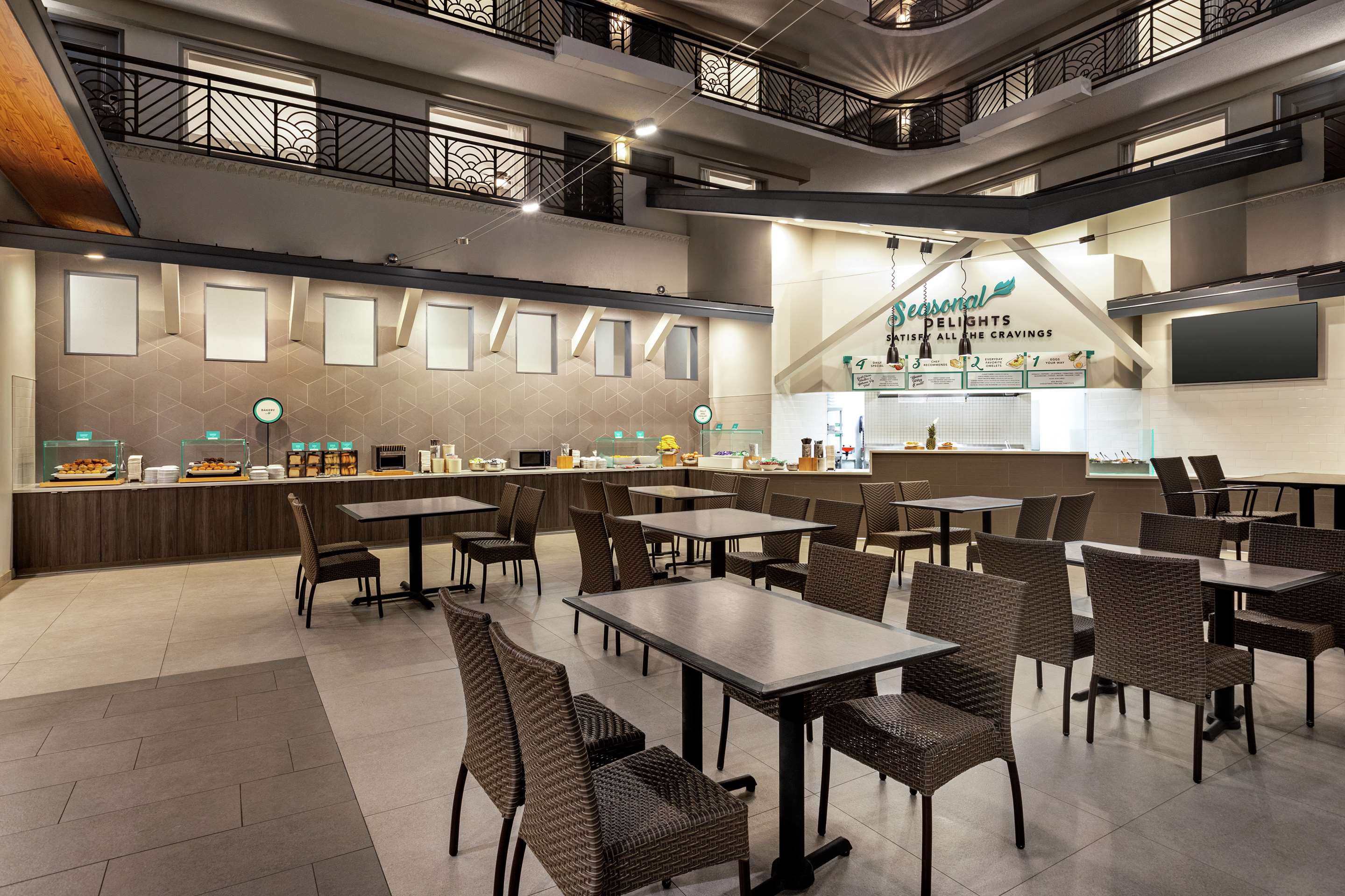 Breakfast Area | Embassy Suites by Hilton Miami International Airport
