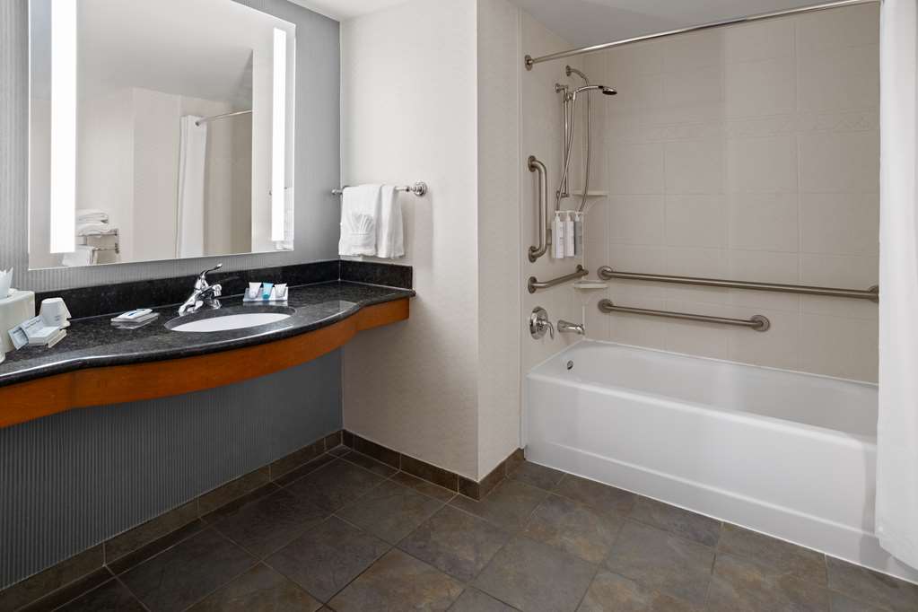 Hilton Garden Inn Milford - Tap to explore photos