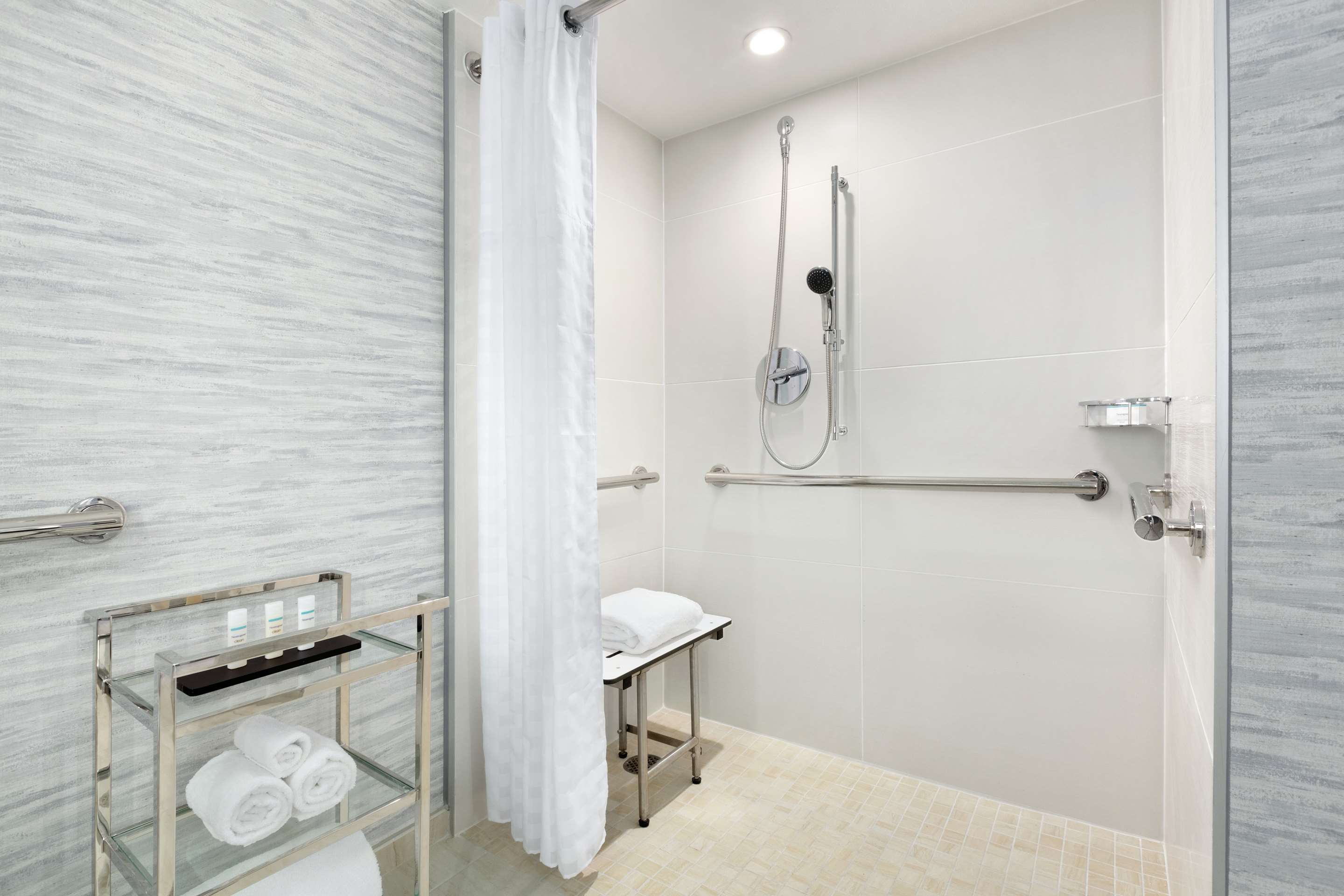 Guest room bath