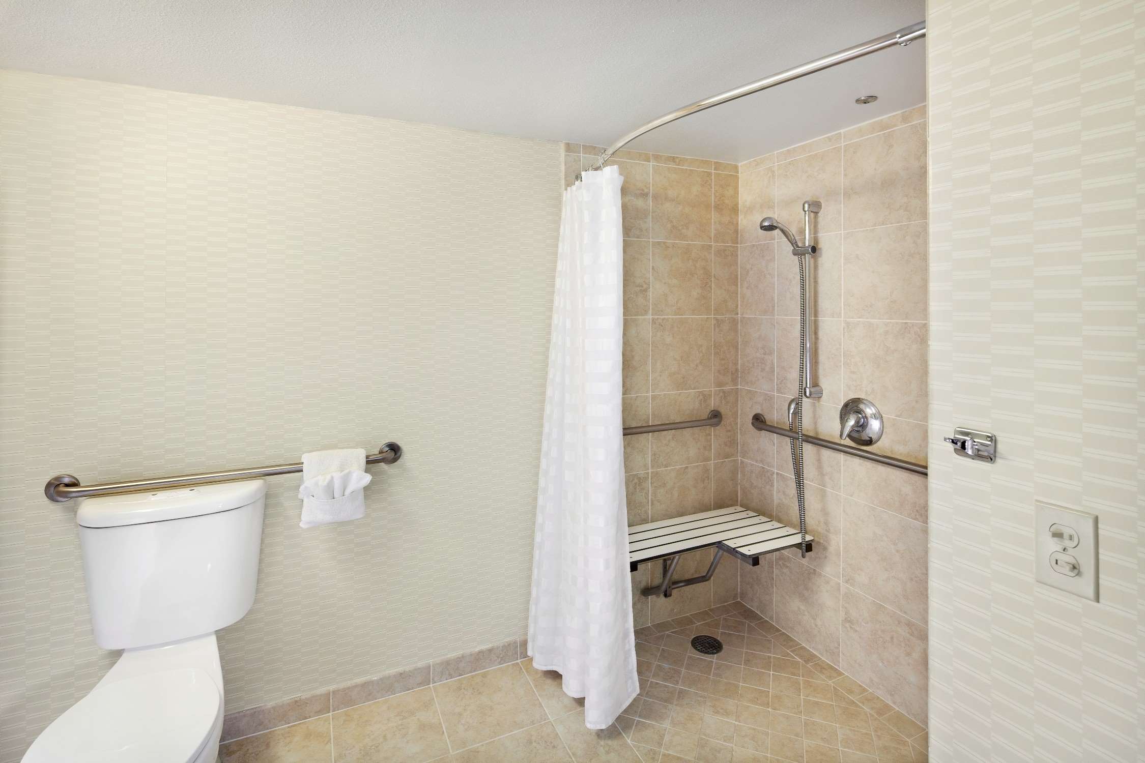 Guest room bath