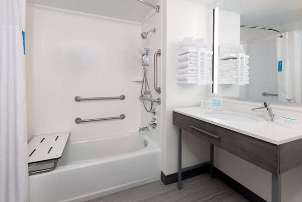  - Hampton Inn & Suites Kansas City