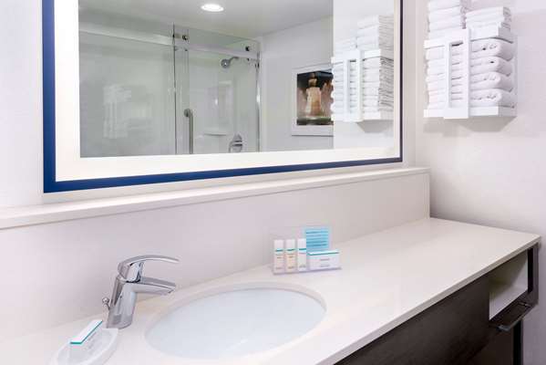  - Hampton Inn & Suites Kansas City